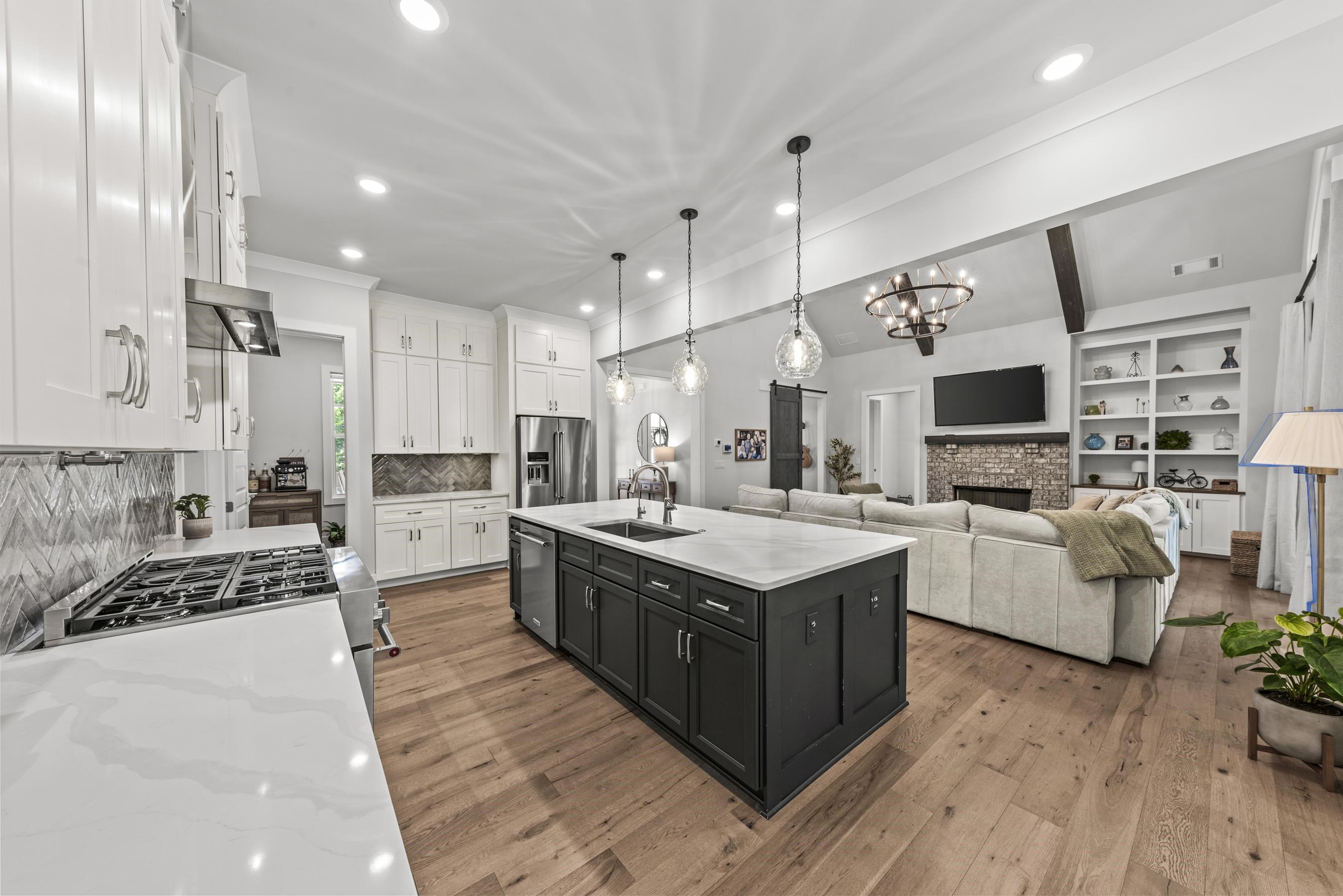 1011 PEACHTREE COURT