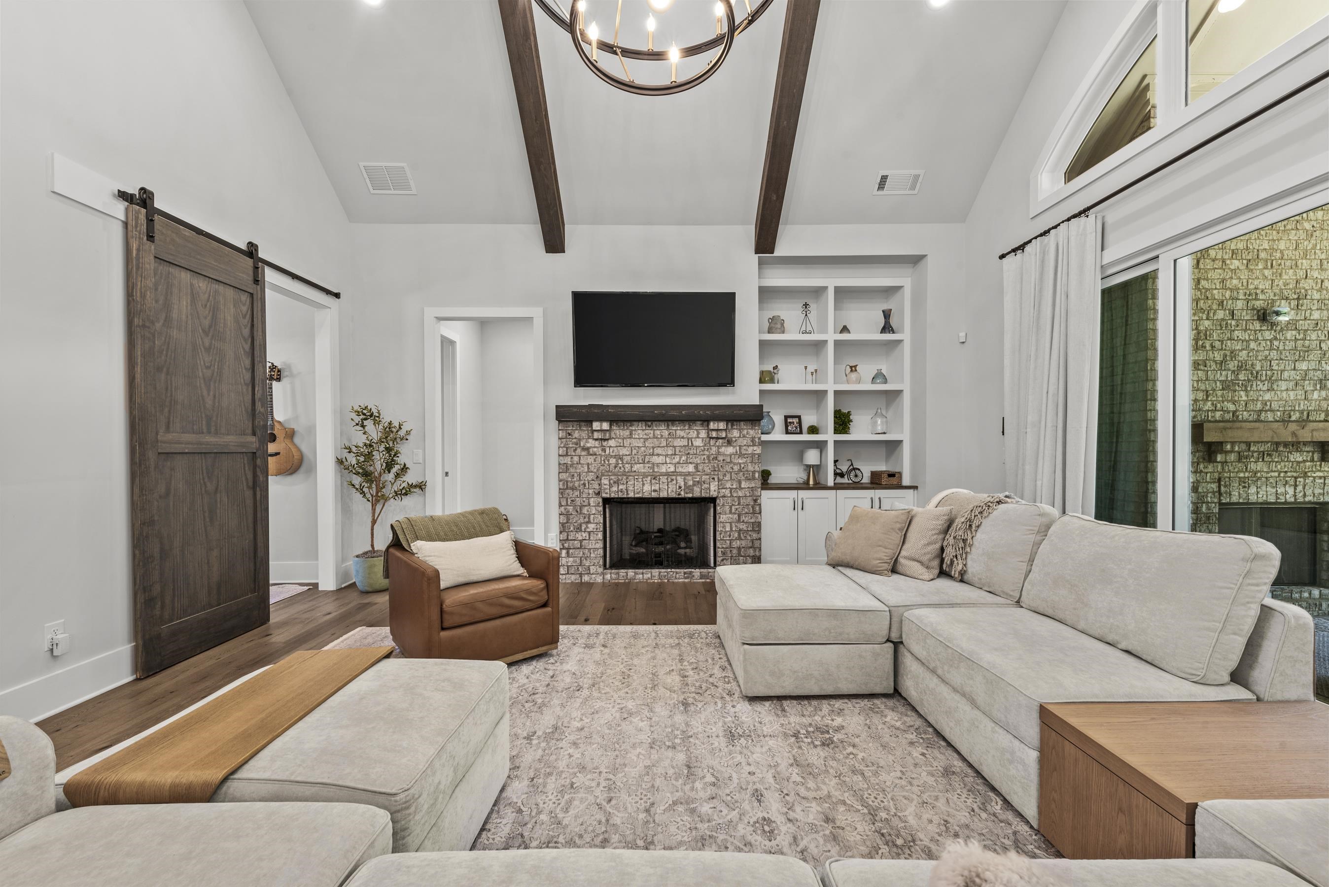 1011 PEACHTREE COURT