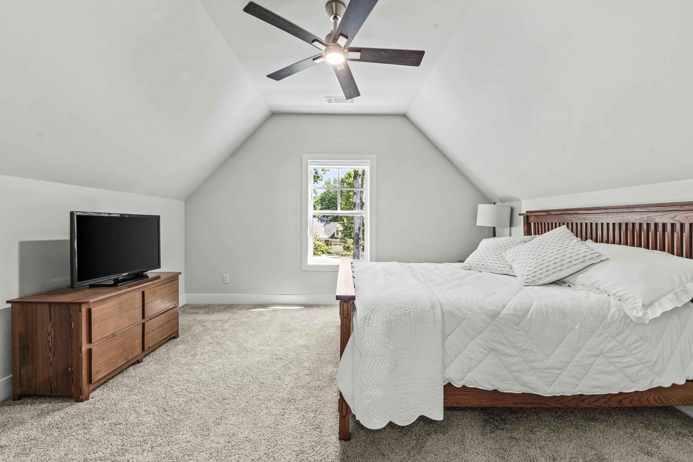 1011 PEACHTREE COURT