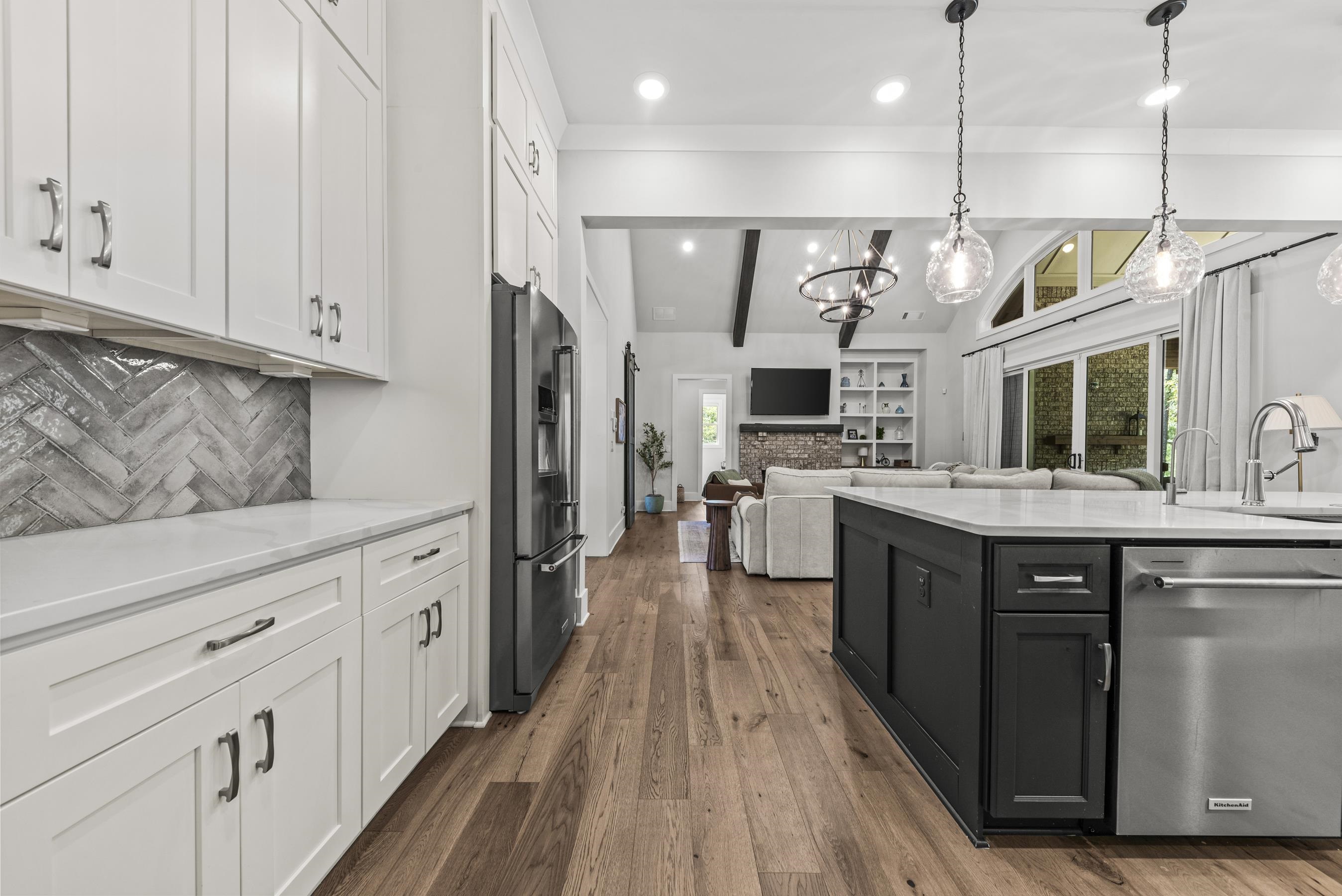1011 PEACHTREE COURT