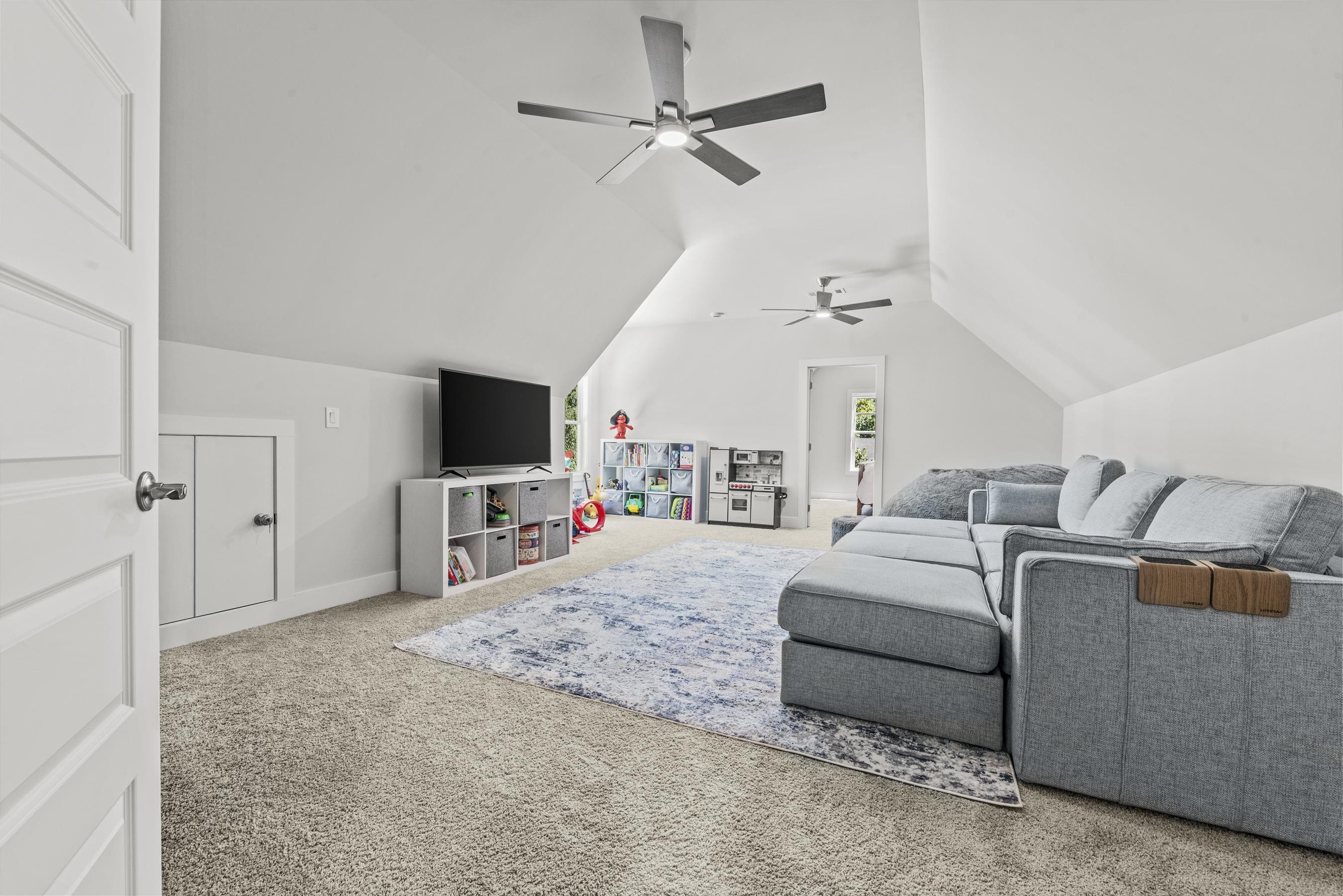 1011 PEACHTREE COURT