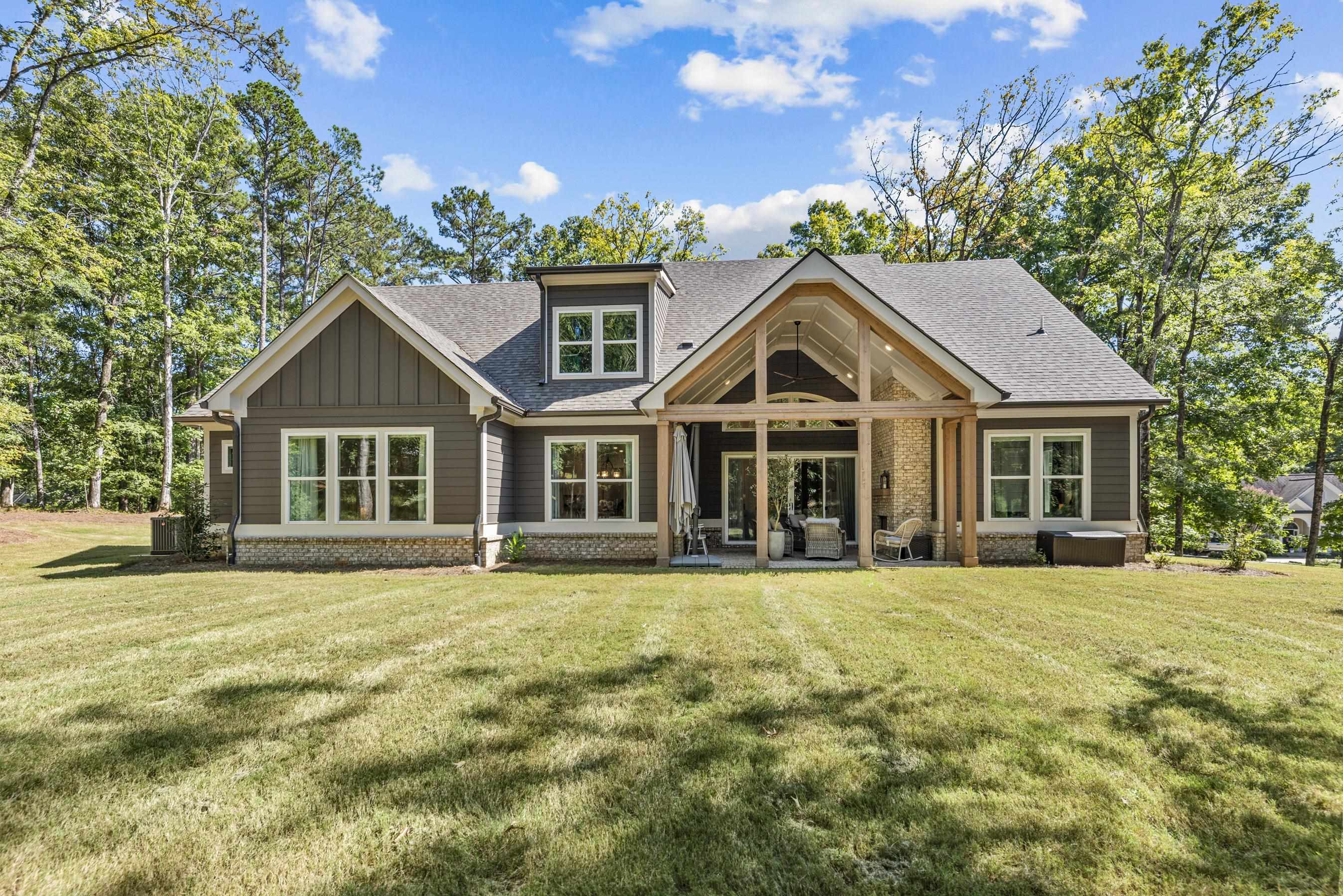 1011 PEACHTREE COURT