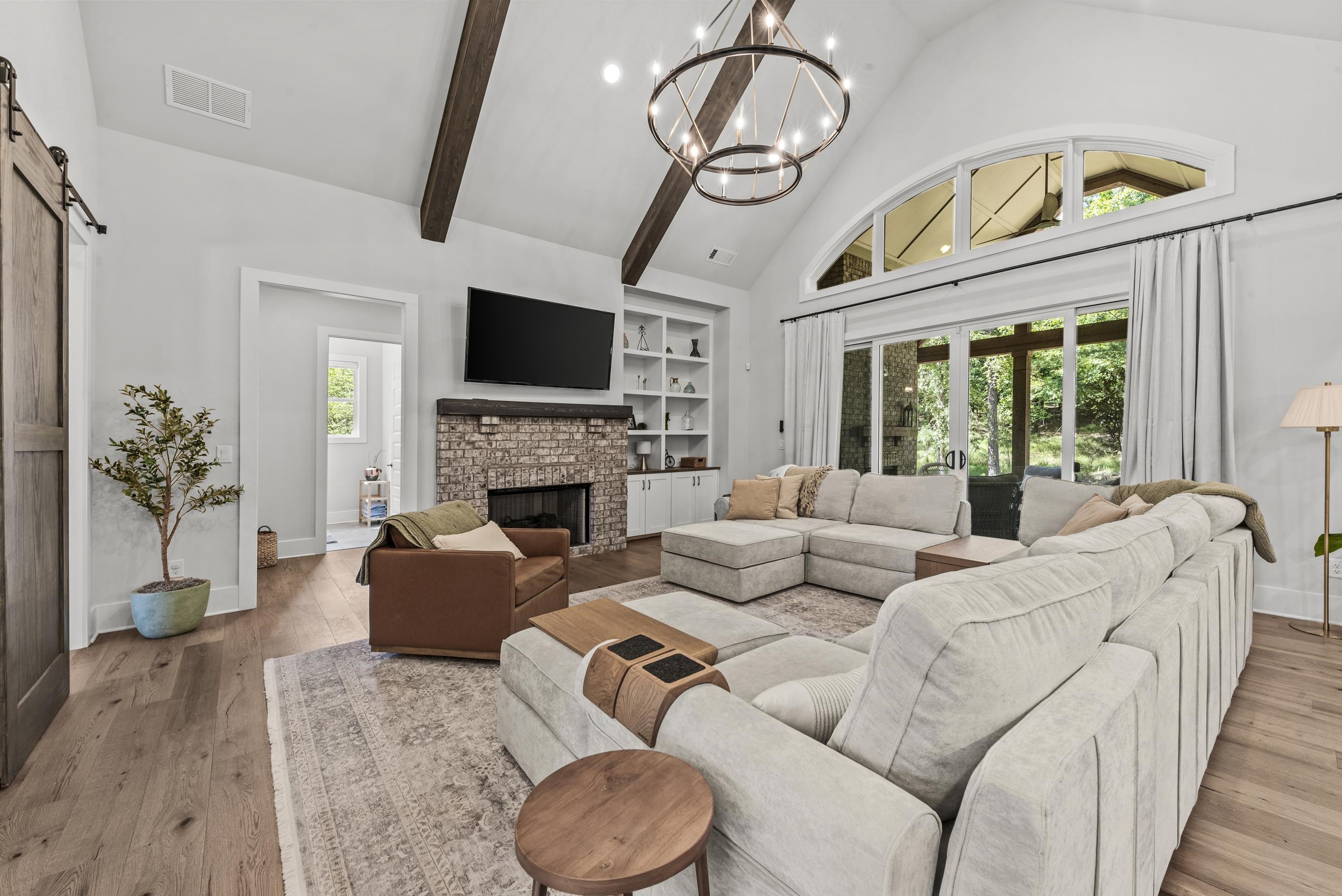 1011 PEACHTREE COURT