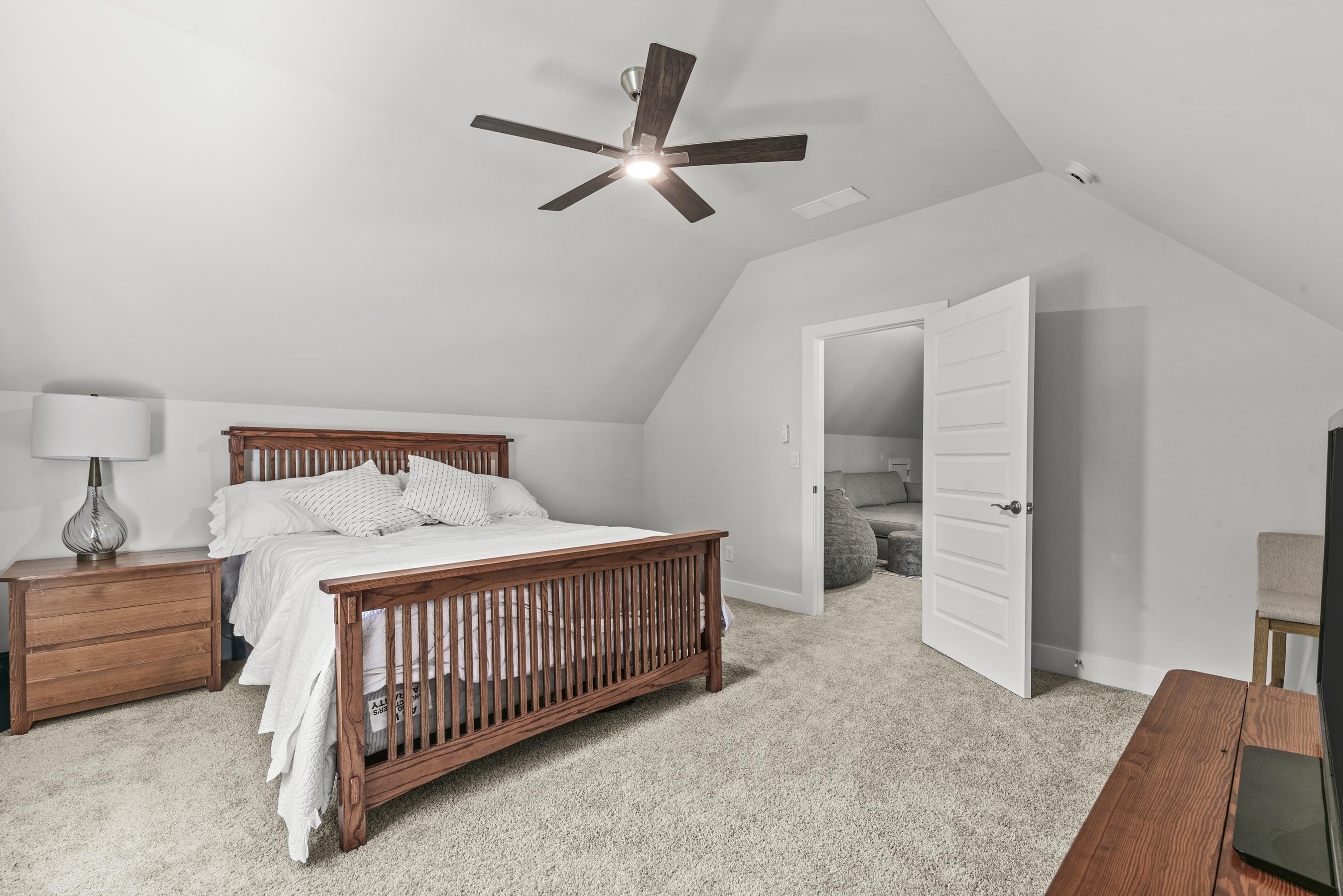 1011 PEACHTREE COURT