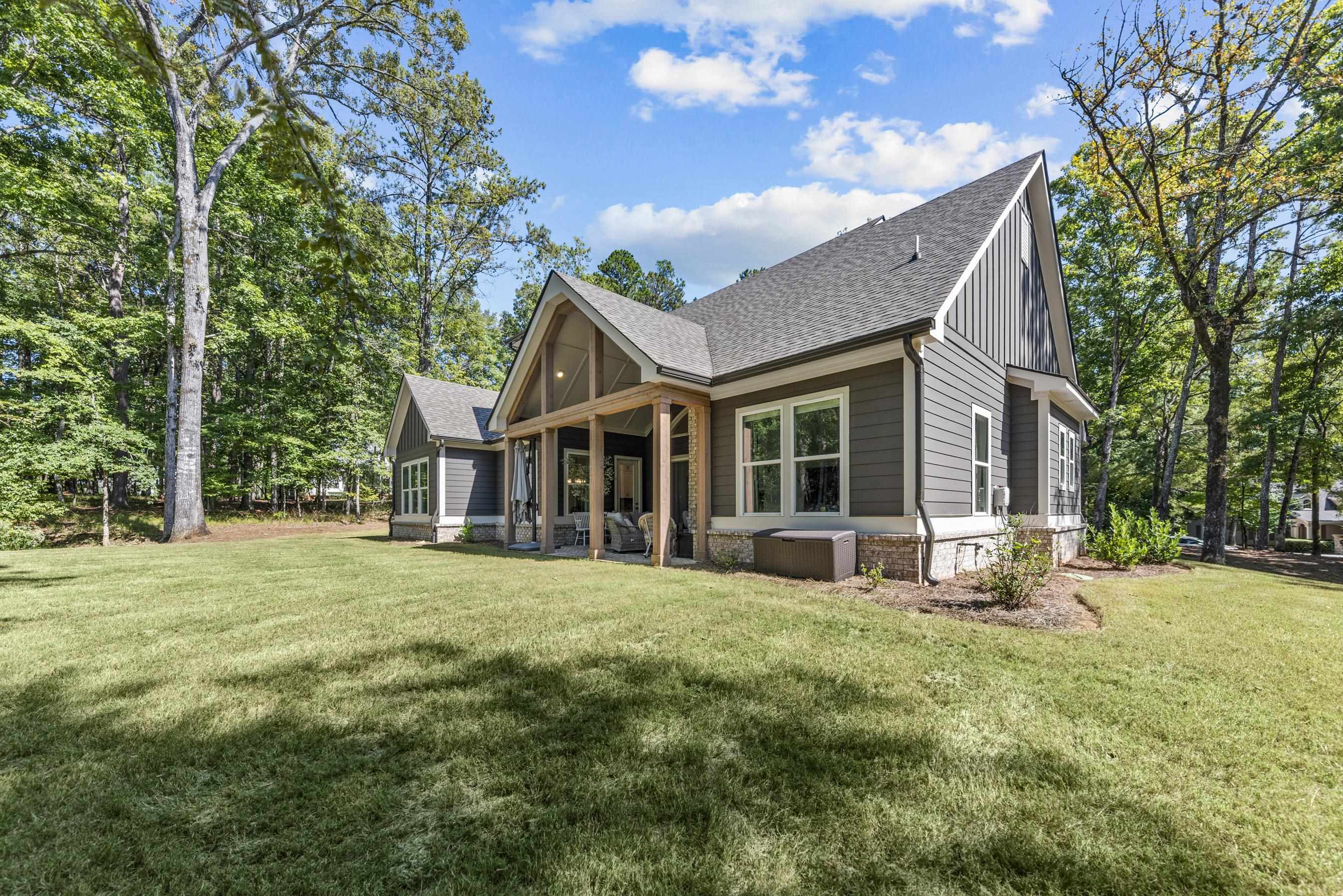 1011 PEACHTREE COURT