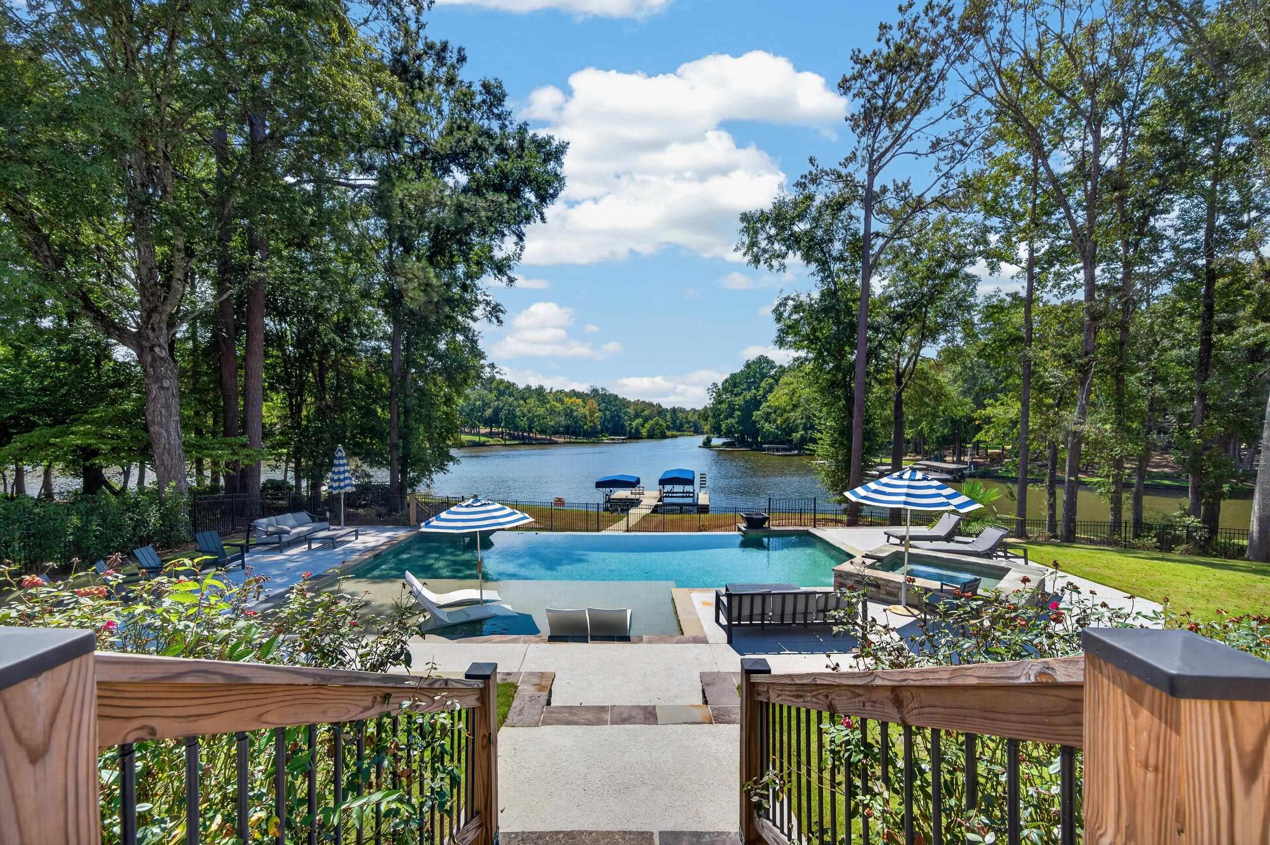 242 LOCH WAY