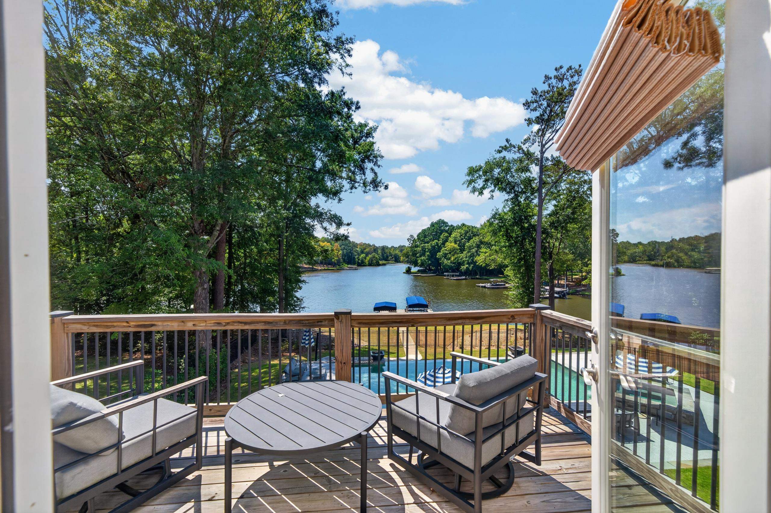 242 LOCH WAY