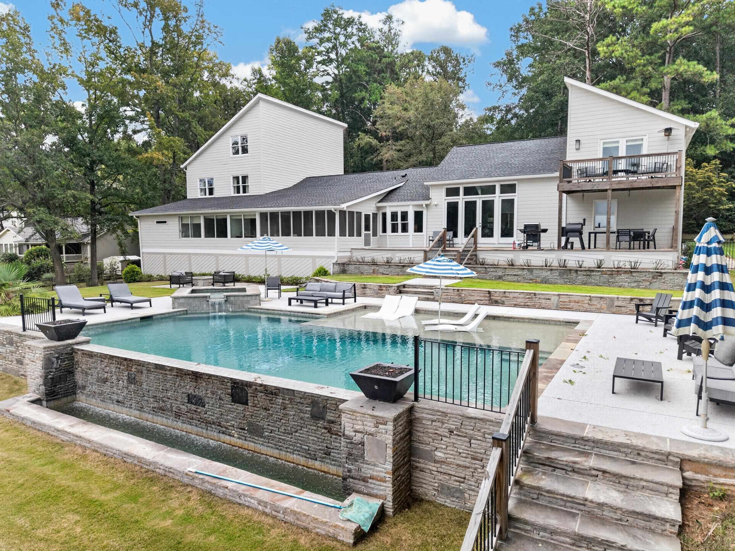242 LOCH WAY