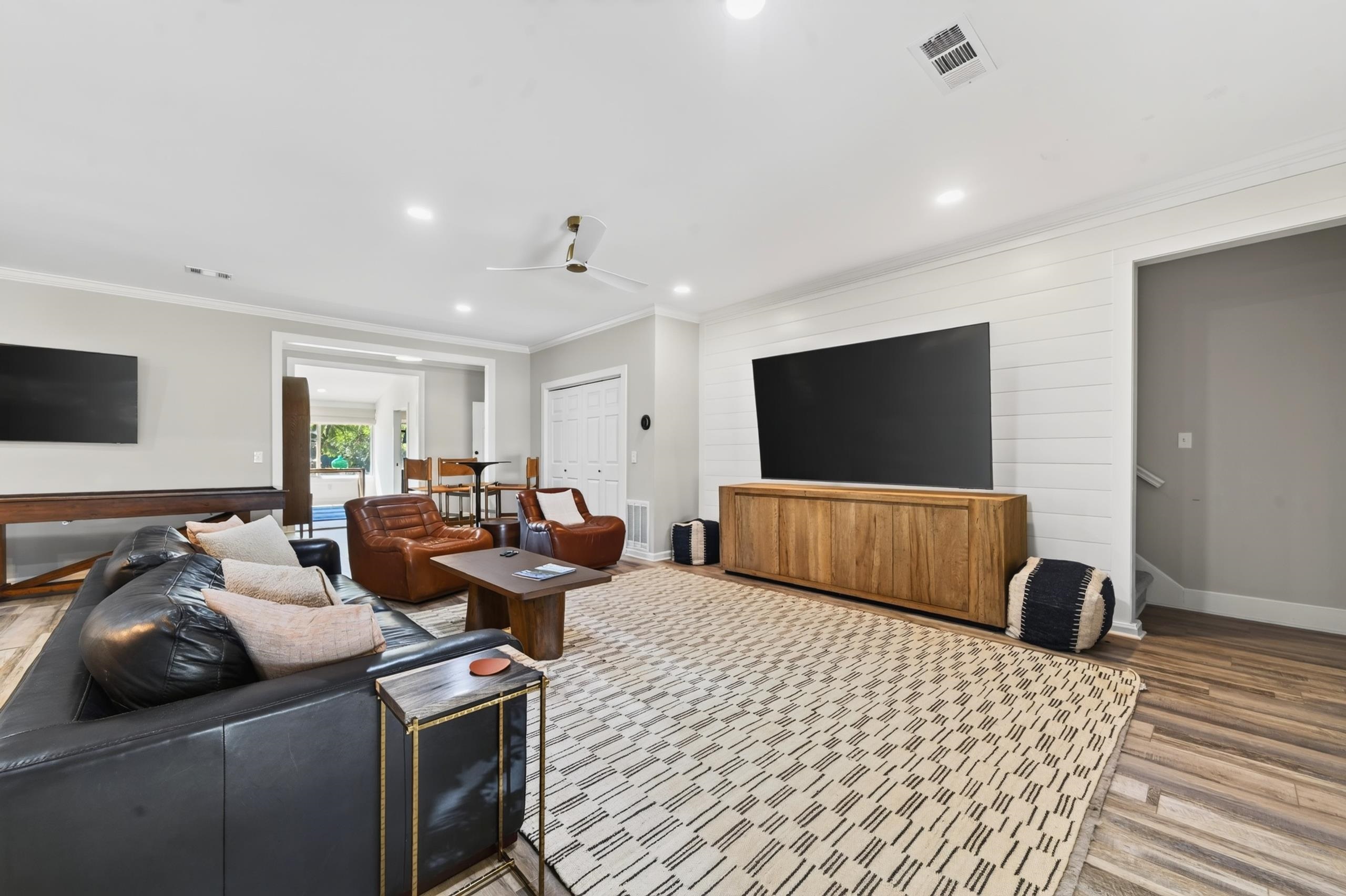 242 LOCH WAY