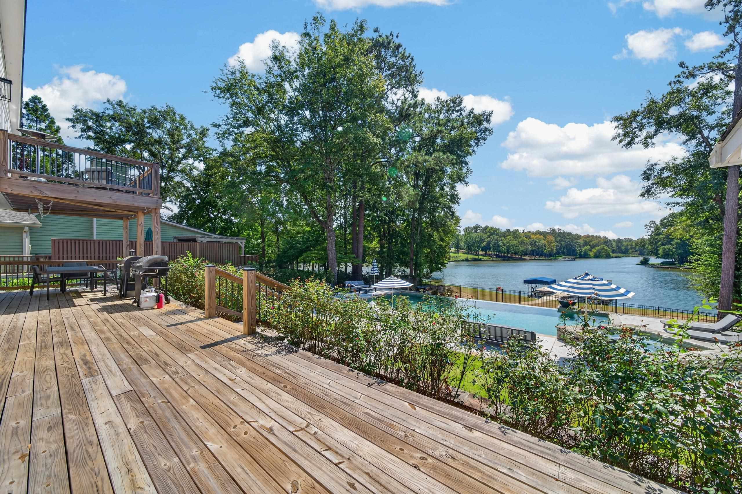242 LOCH WAY