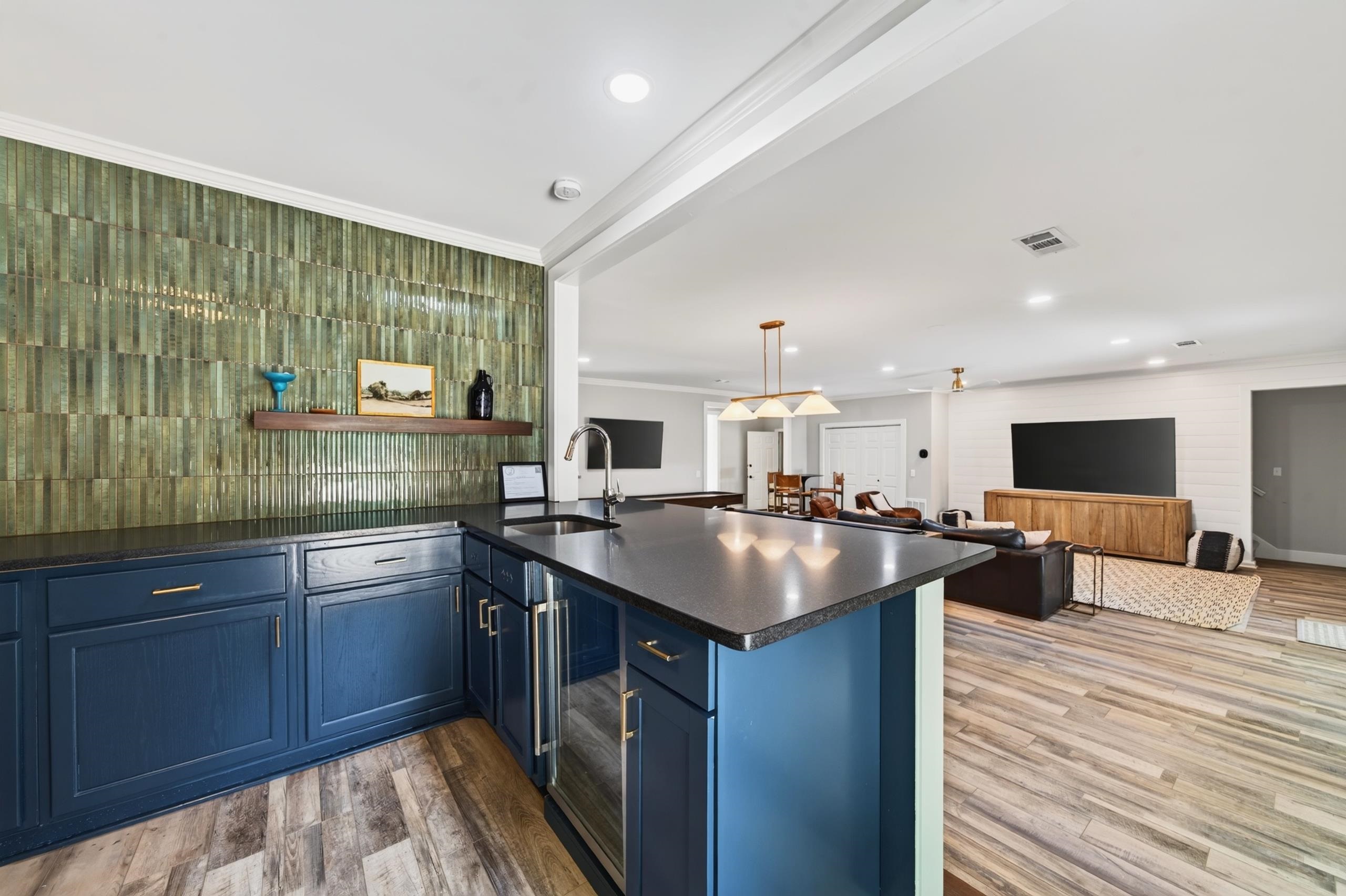 242 LOCH WAY