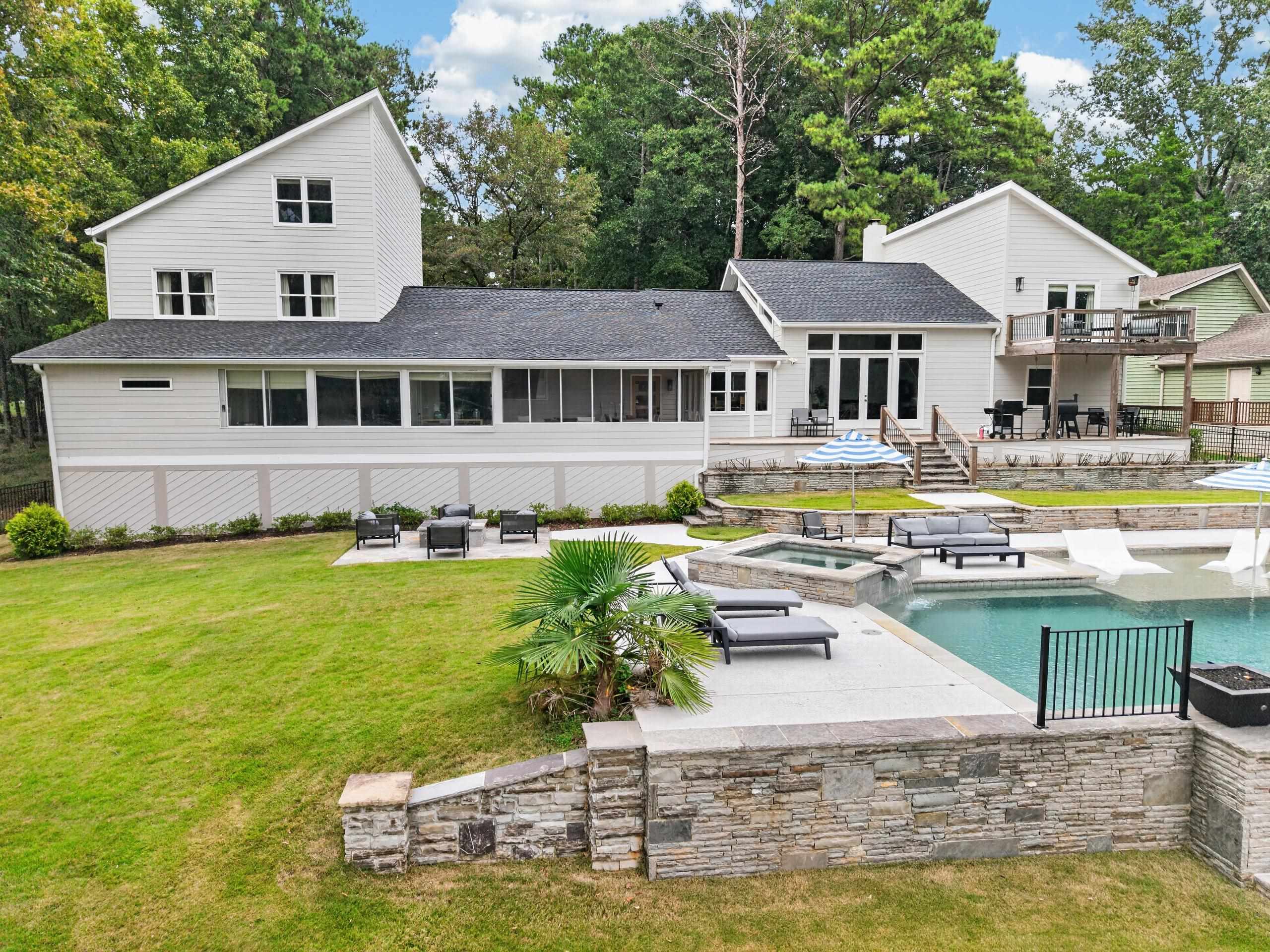 242 LOCH WAY