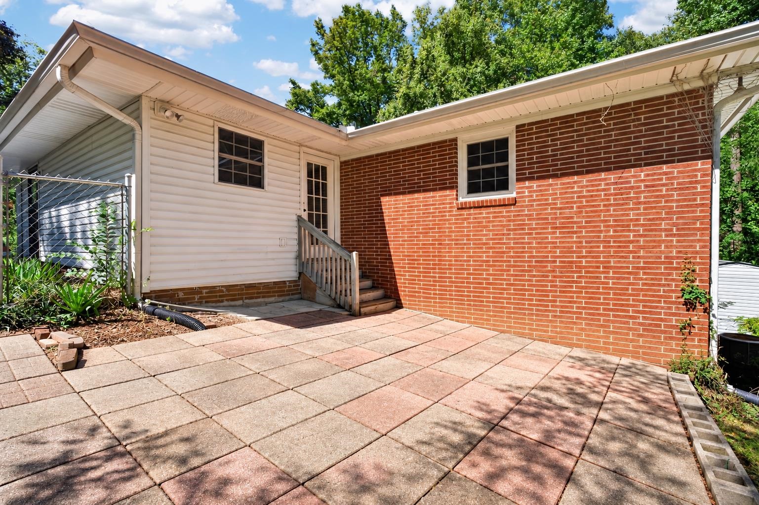 114 SW SYCAMORE ROAD
