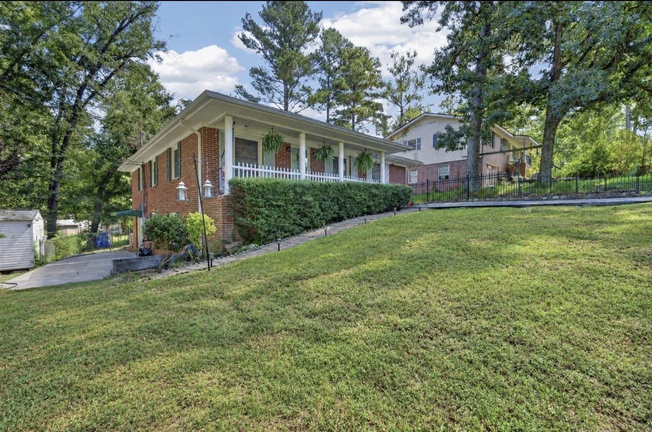 114 SW SYCAMORE ROAD