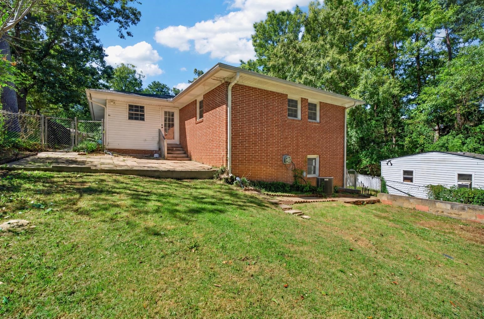 114 SW SYCAMORE ROAD
