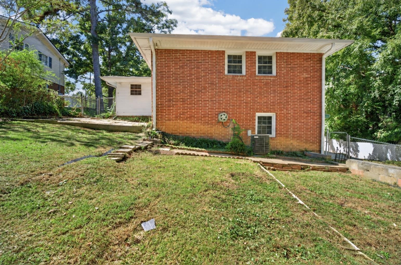 114 SW SYCAMORE ROAD