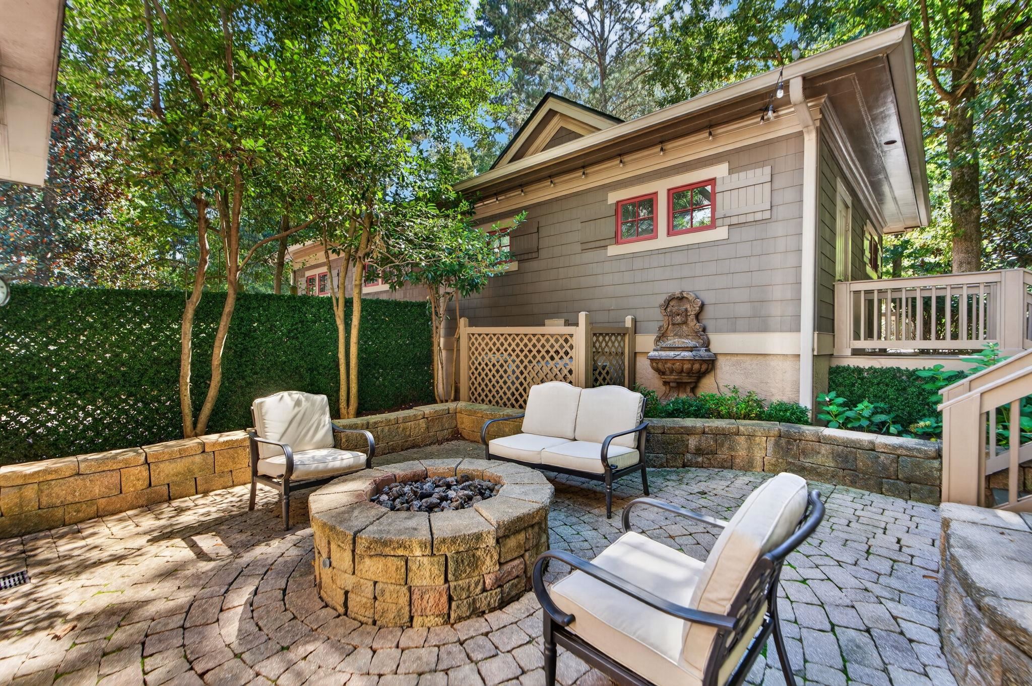 1041 LOCKETS TRAIL