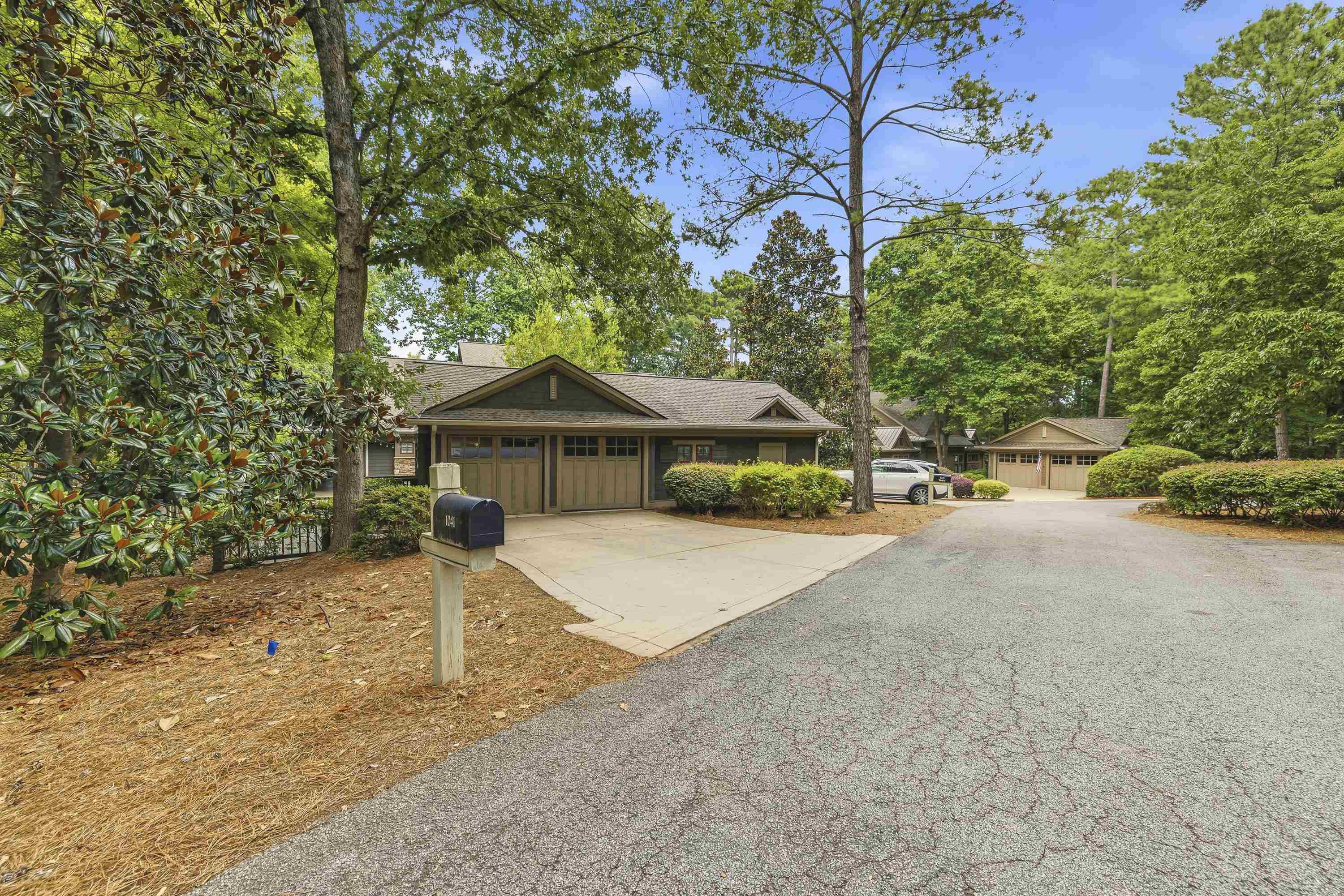 1041 LOCKETS TRAIL