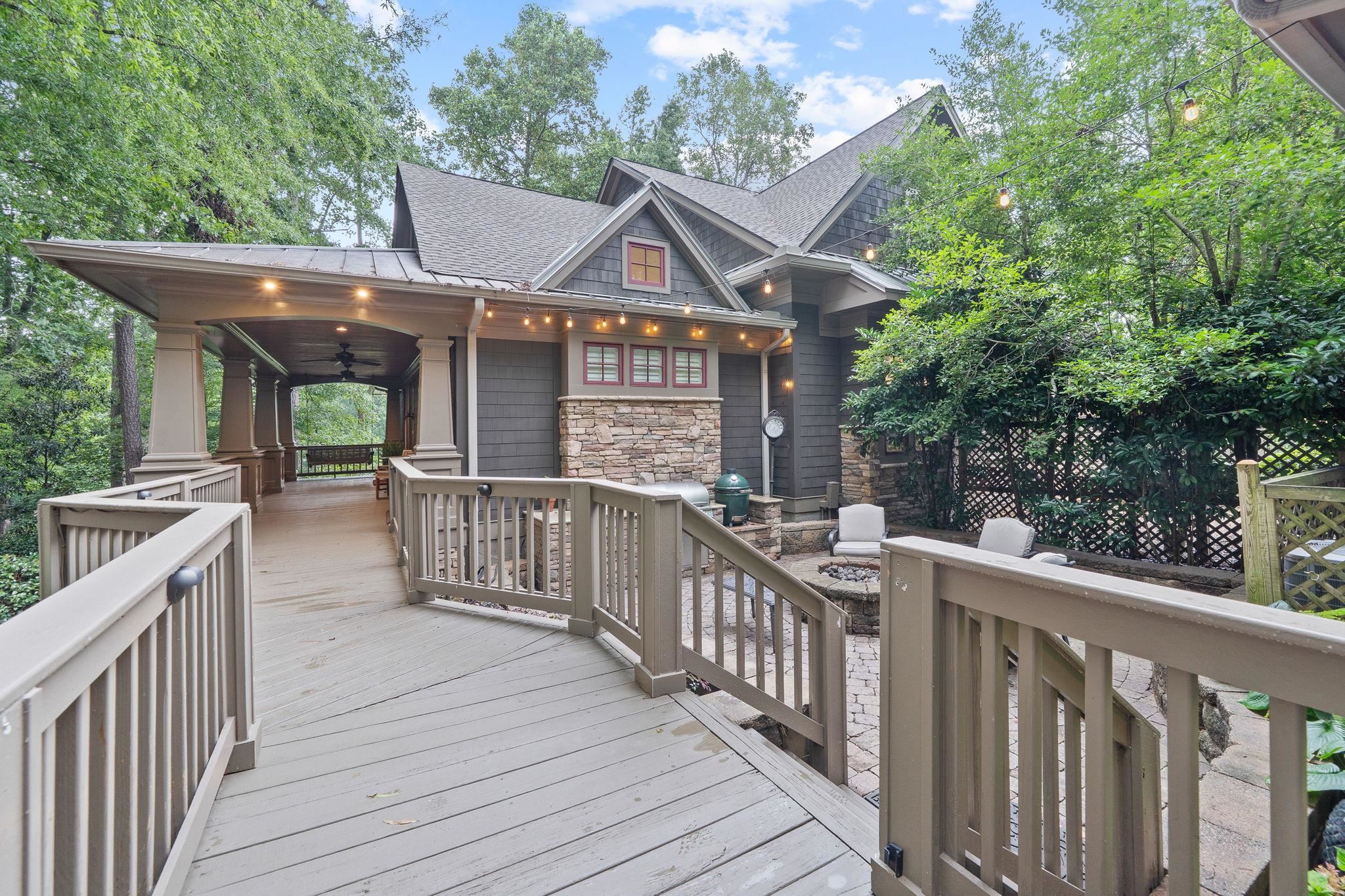 1041 LOCKETS TRAIL