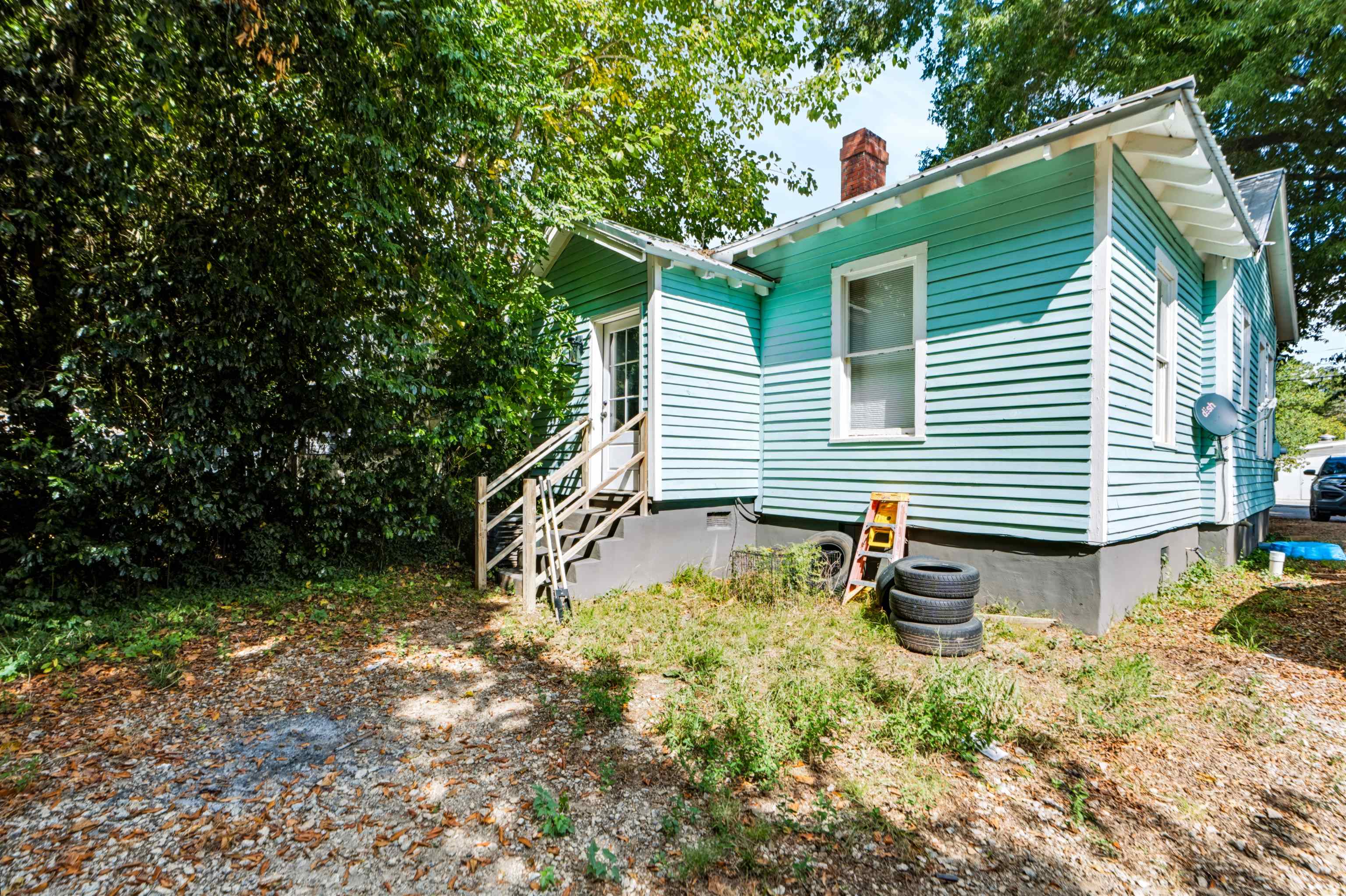 102 N WALNUT STREET
