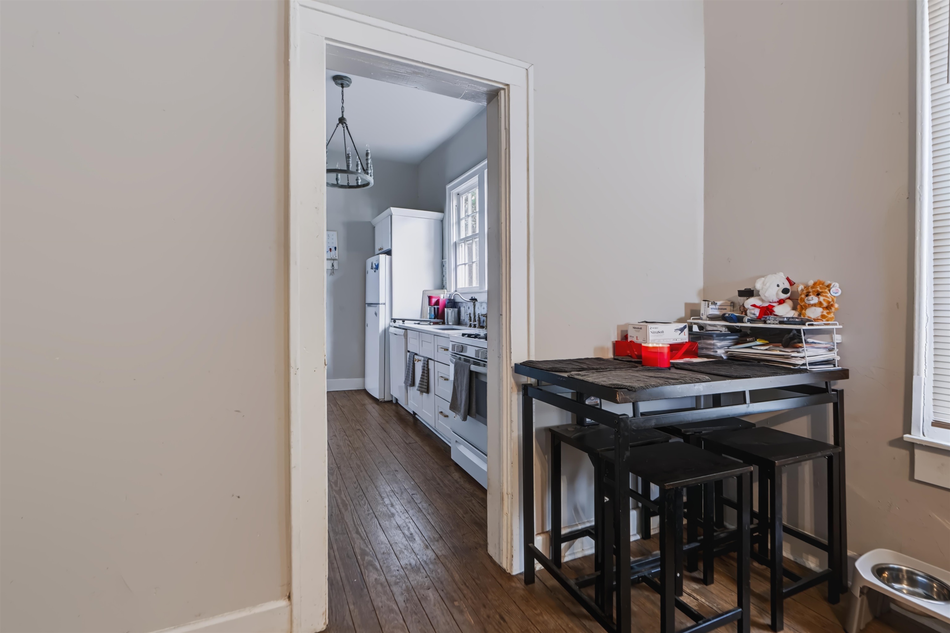 102 N WALNUT STREET