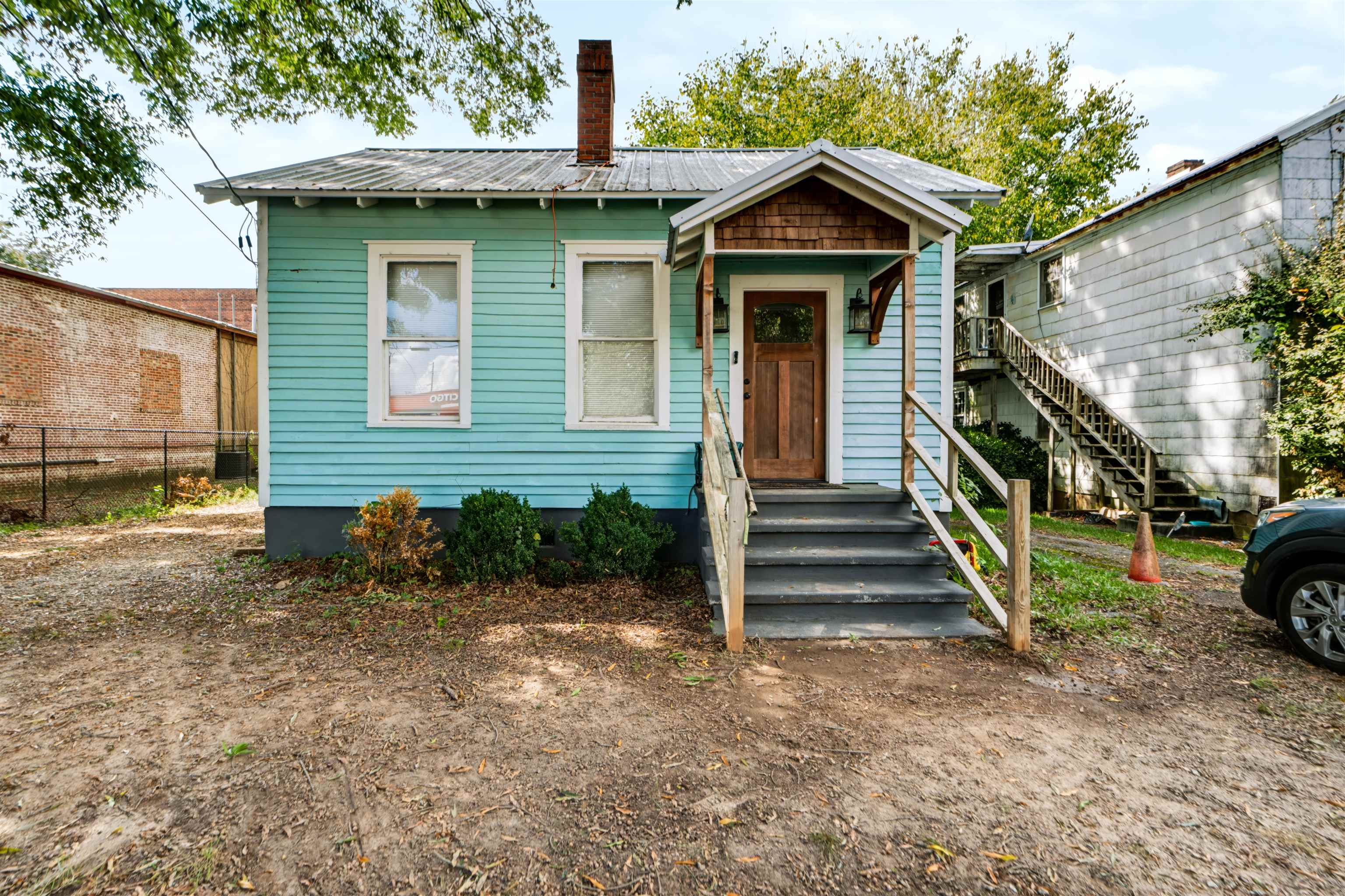102 N WALNUT STREET