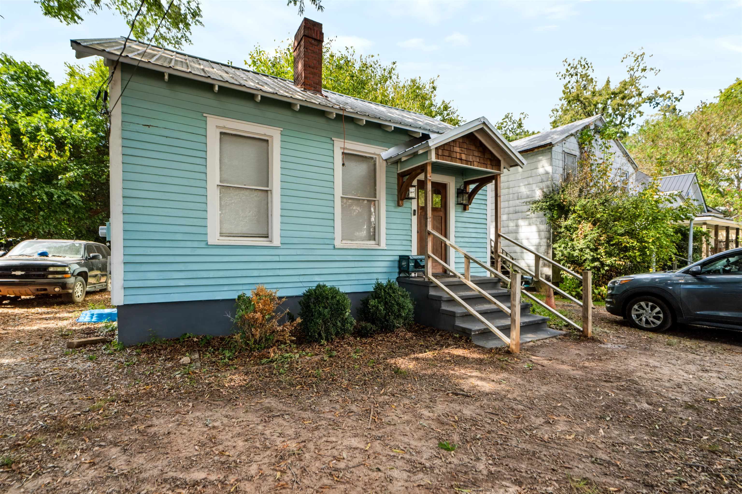 102 N WALNUT STREET