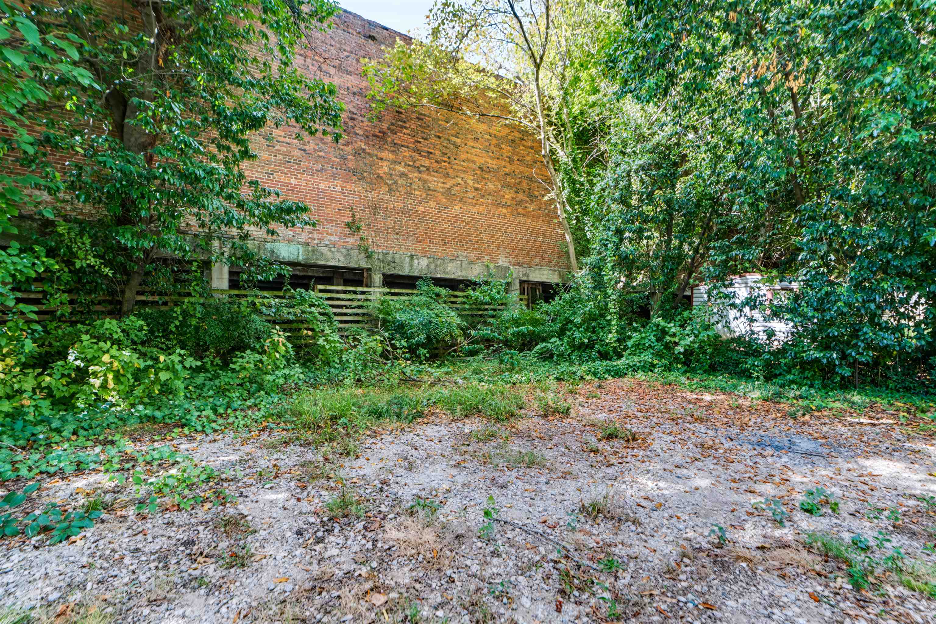 102 N WALNUT STREET