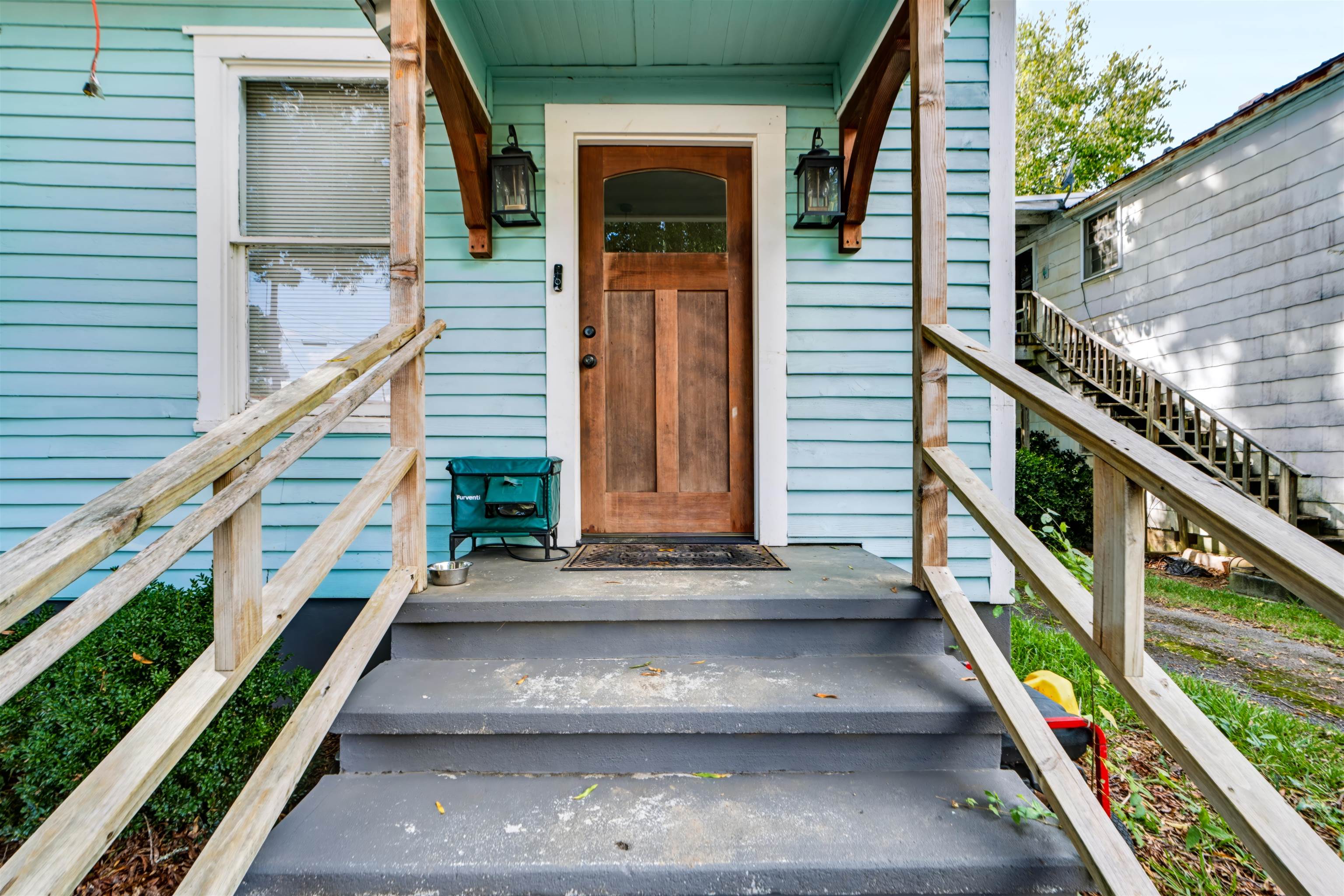 102 N WALNUT STREET