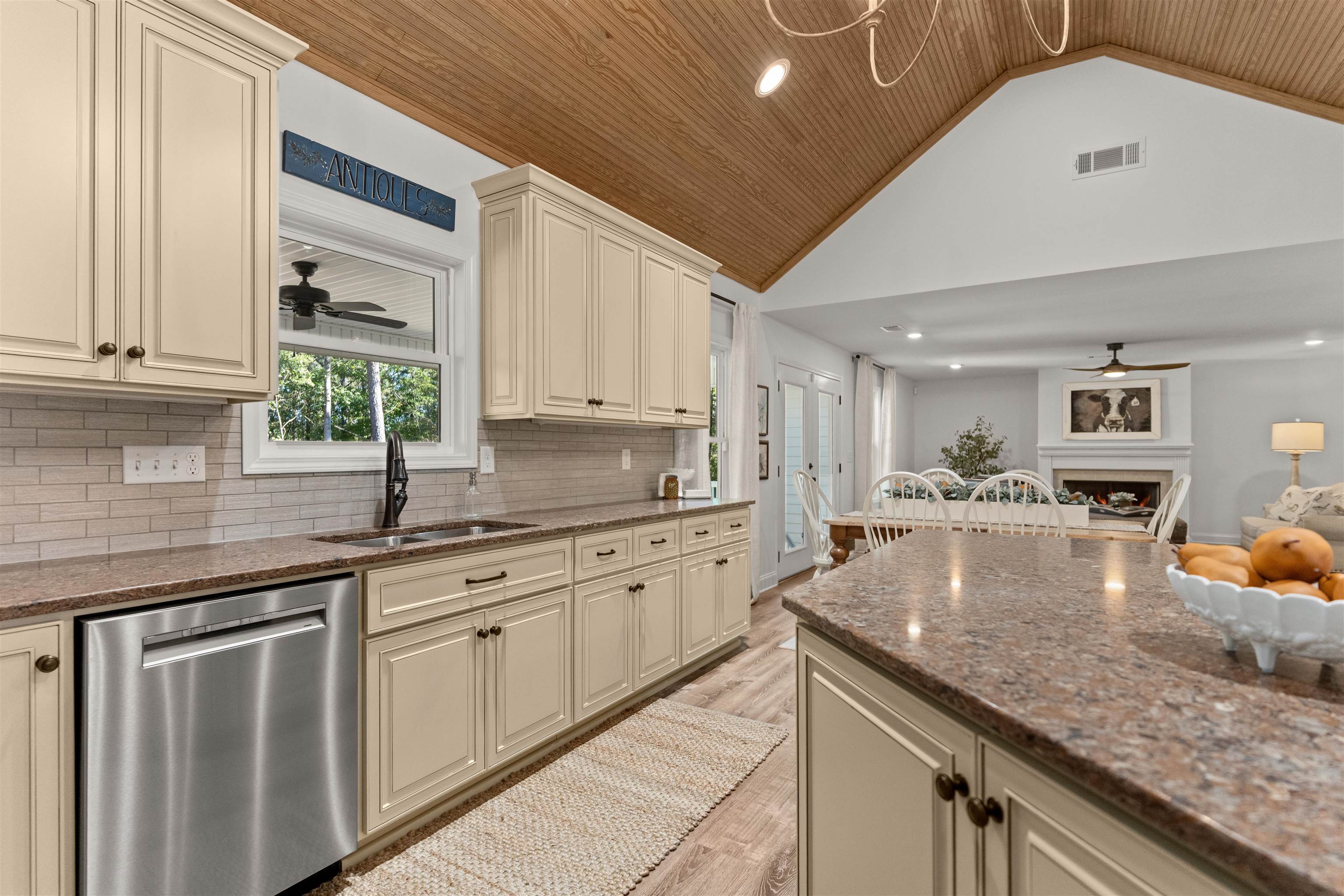 198 DEERFIELD LANE