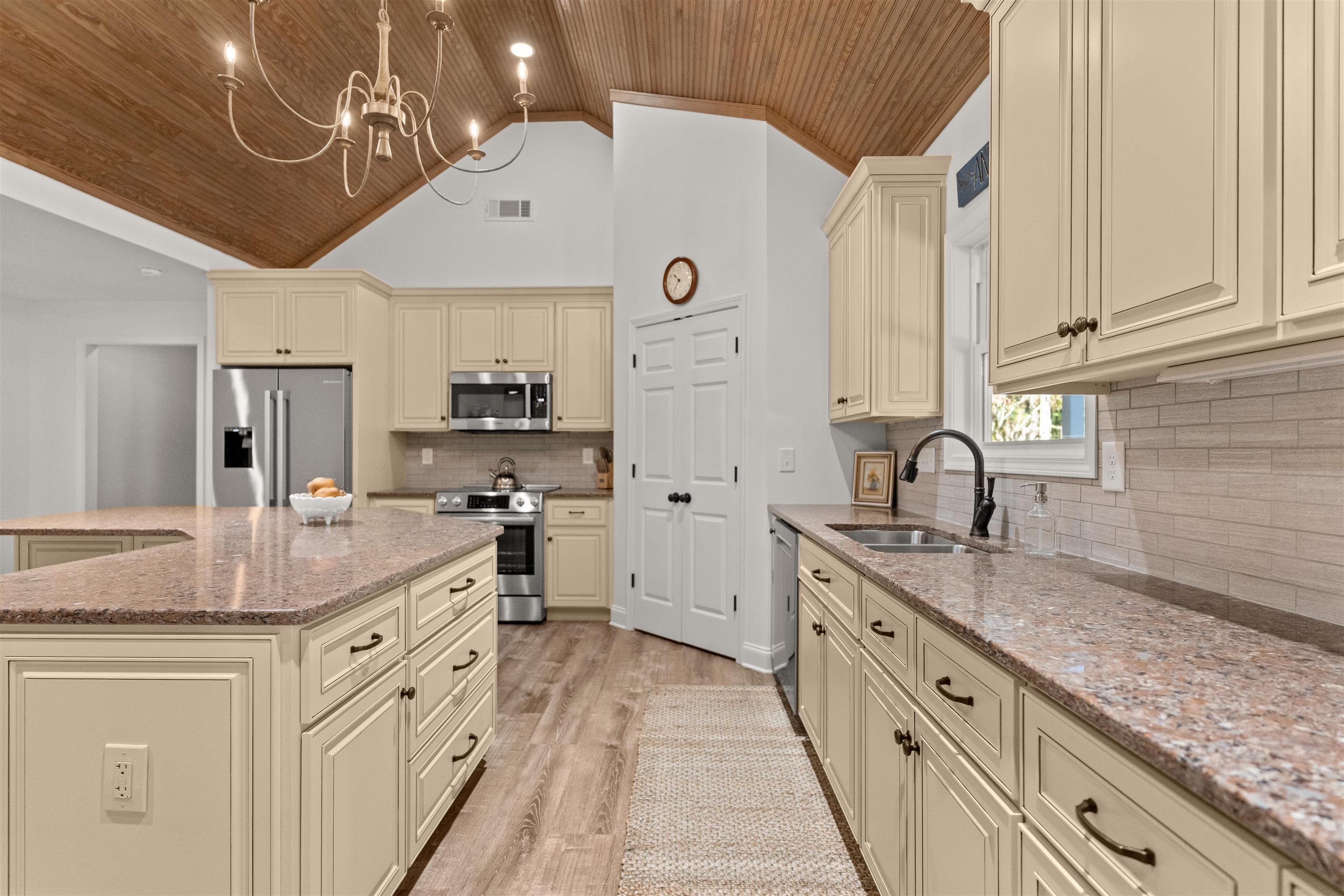 198 DEERFIELD LANE