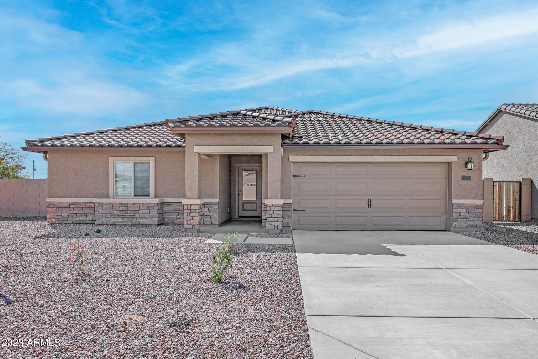 215 E RIDGEVIEW Trail