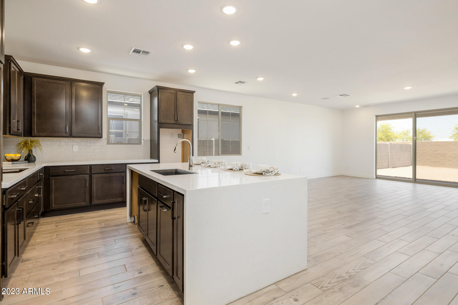 9712 E RAINBOW Avenue