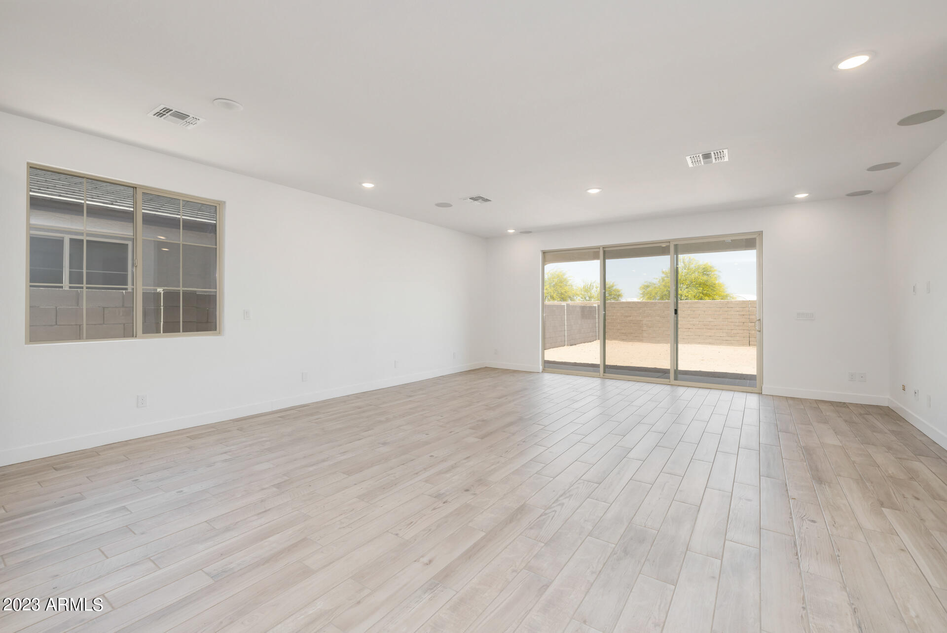 9712 E RAINBOW Avenue