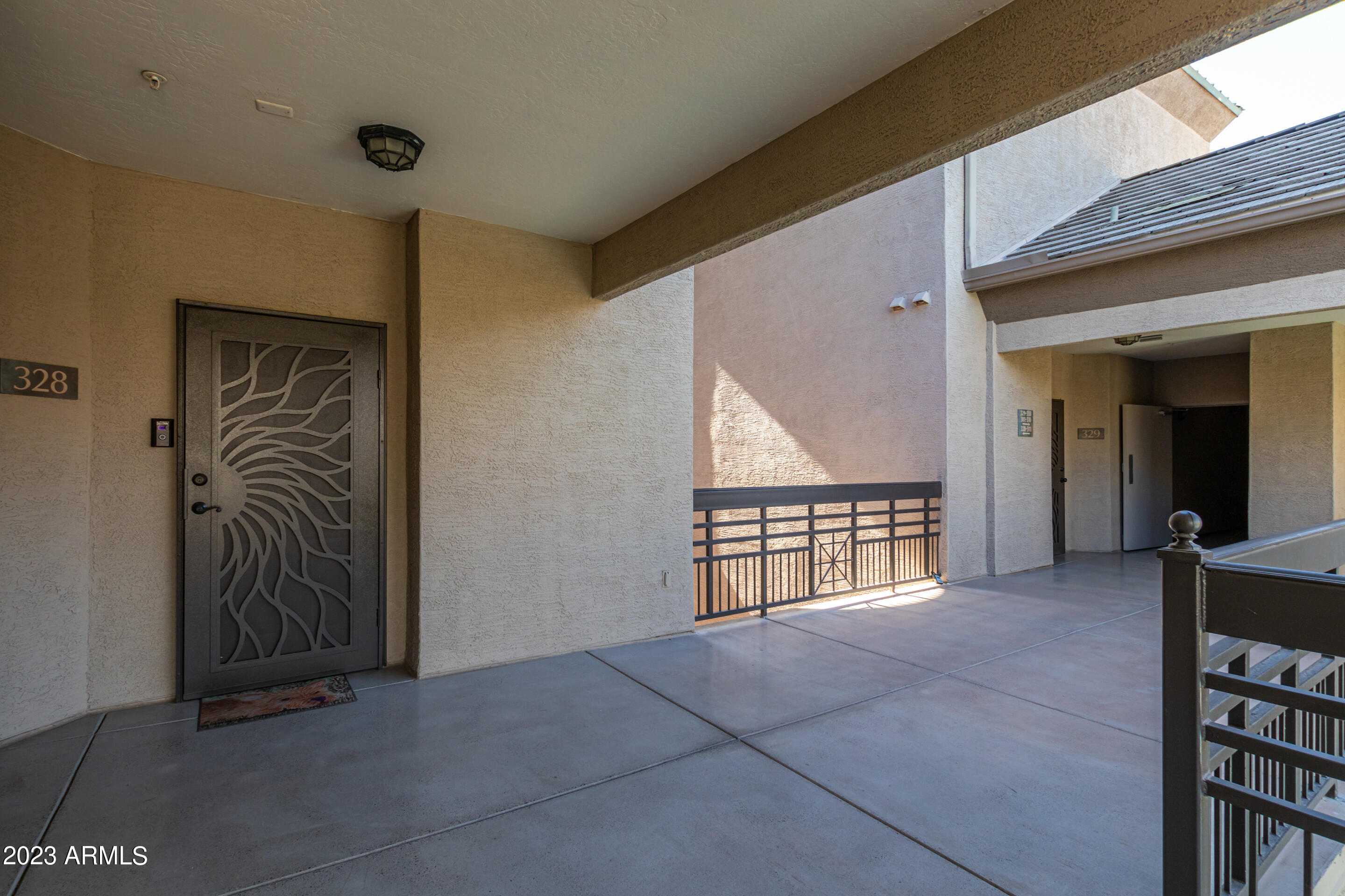 420 W 1ST Street, 328