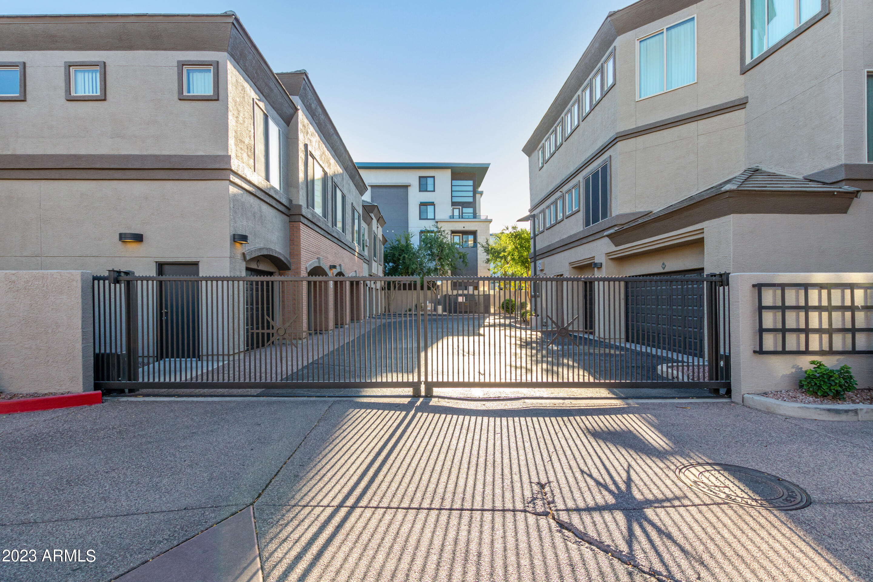 420 W 1ST Street, 328