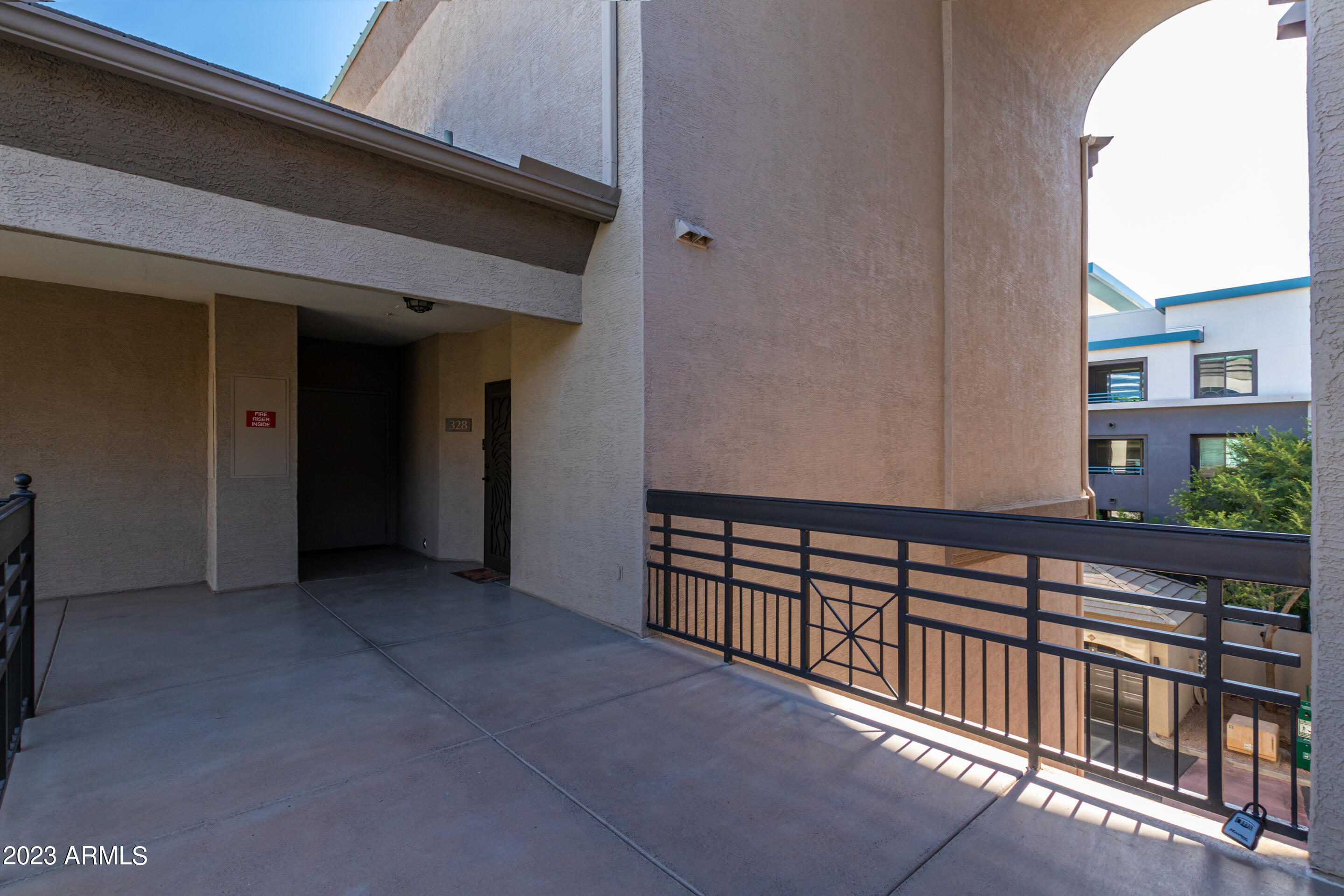 420 W 1ST Street, 328