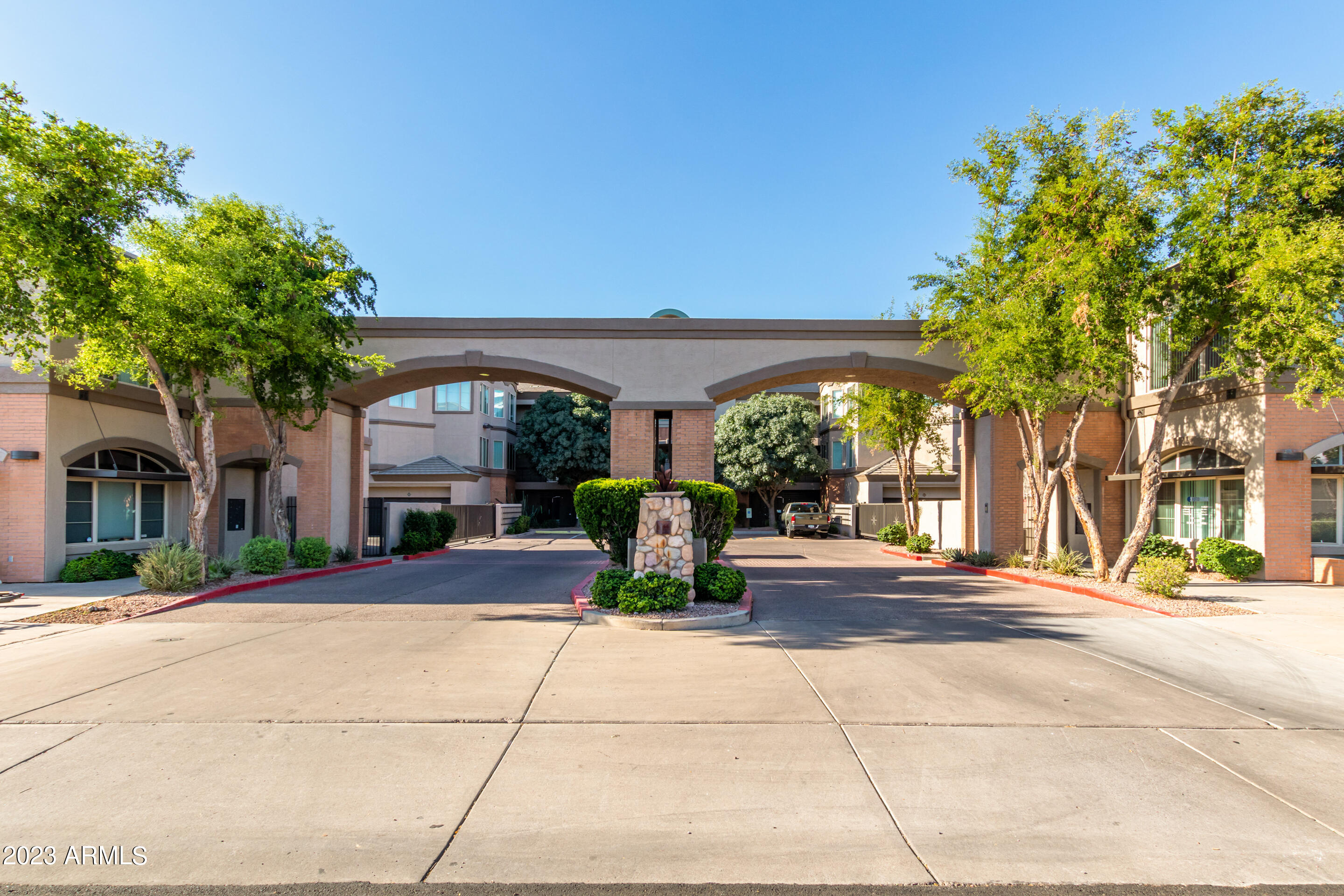 420 W 1ST Street, 328