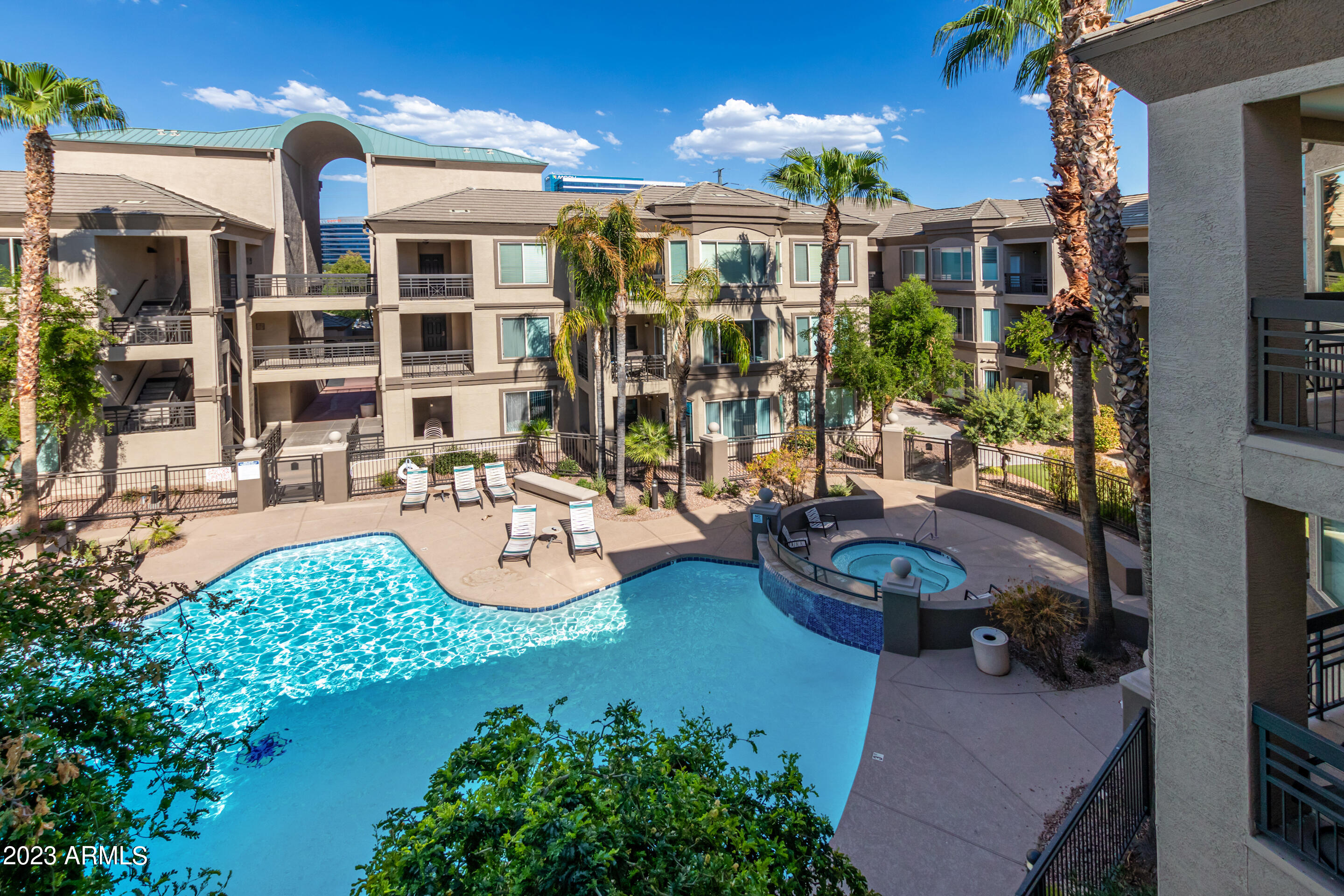 420 W 1ST Street, 328