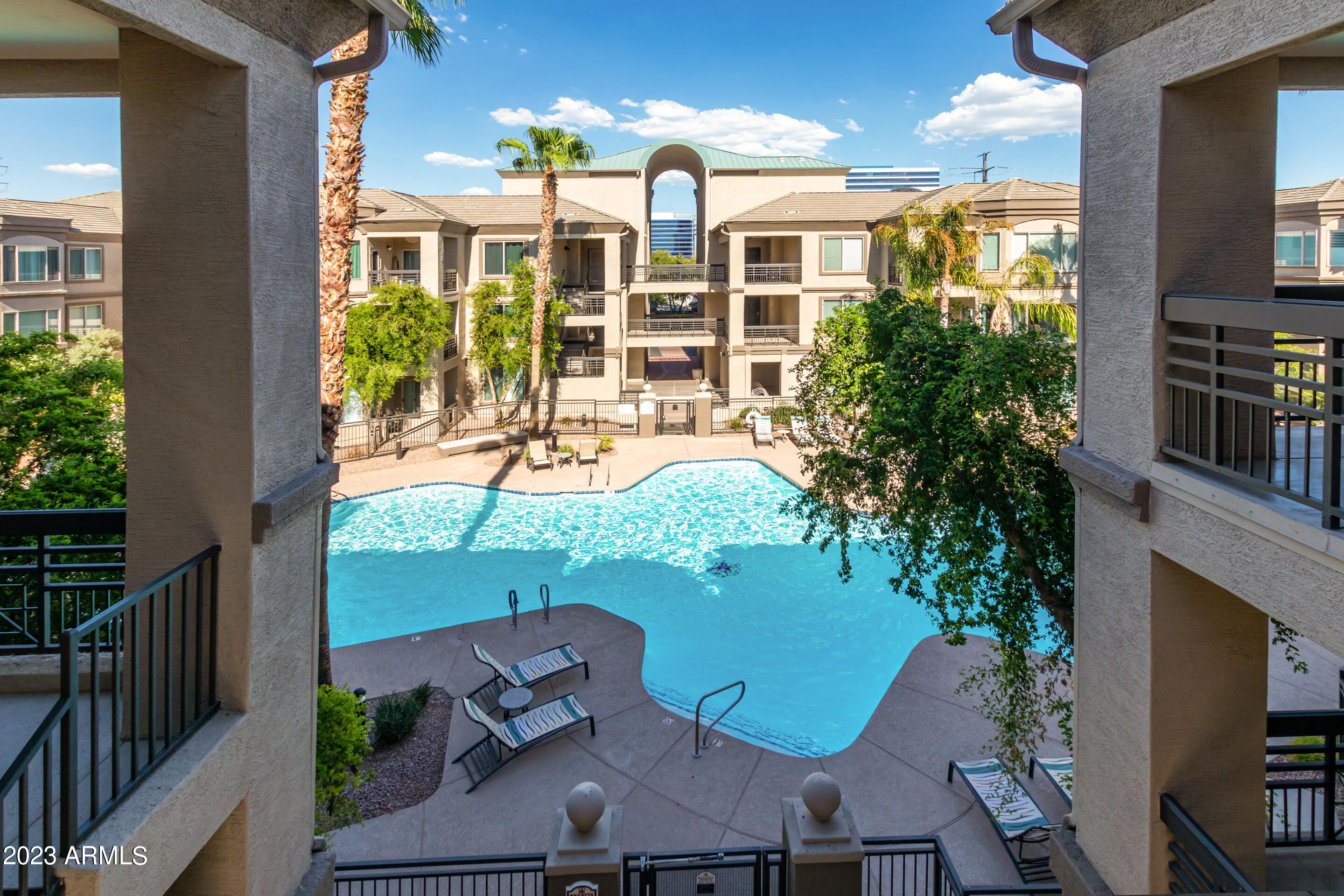420 W 1ST Street, 328