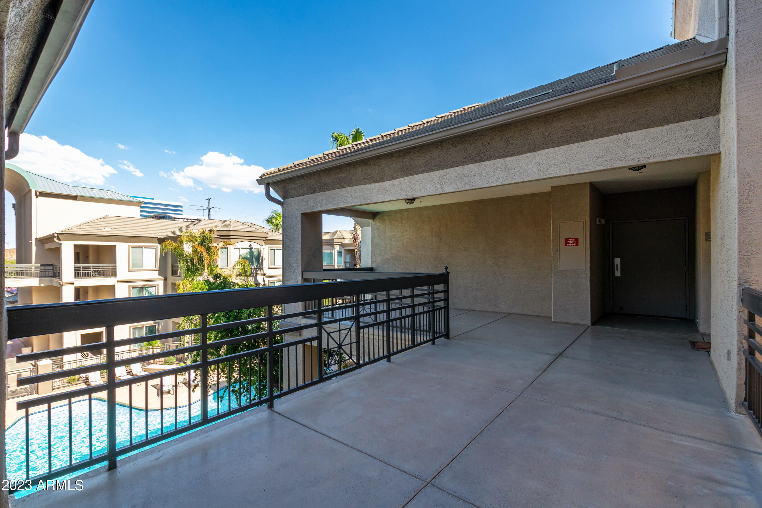 420 W 1ST Street, 328