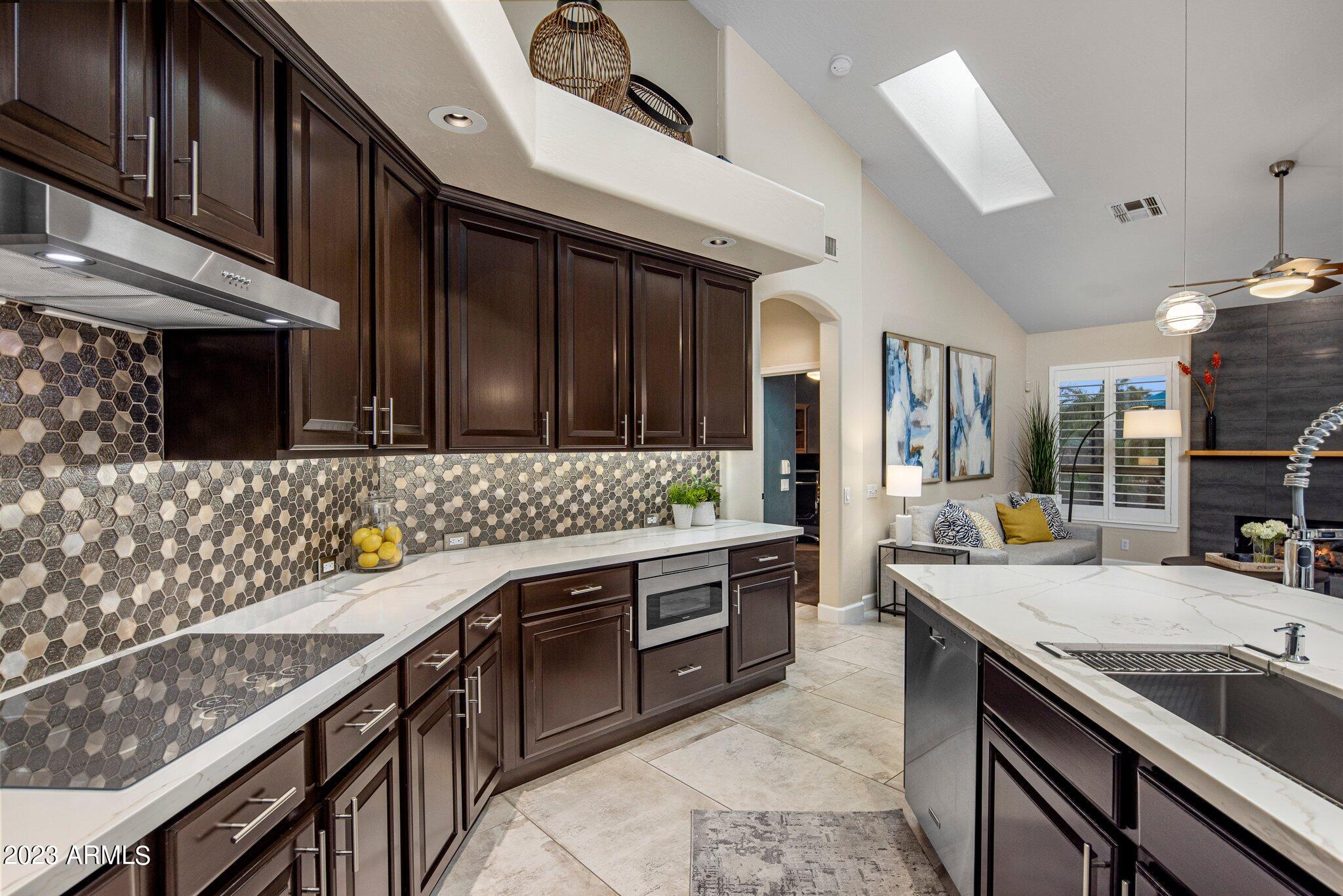 753 E DESERT FLOWER Lane