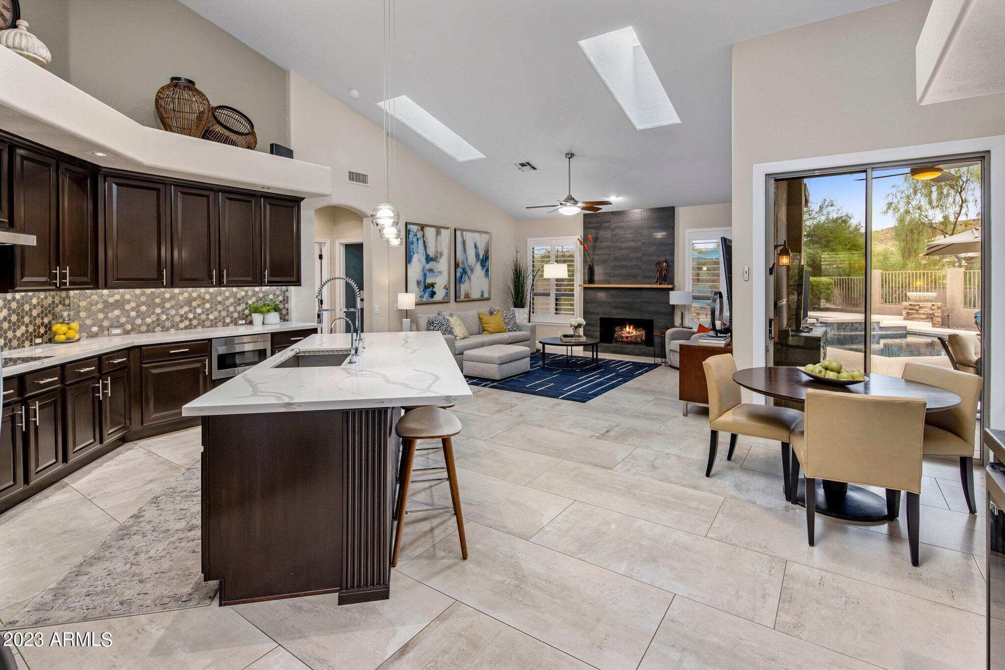 753 E DESERT FLOWER Lane