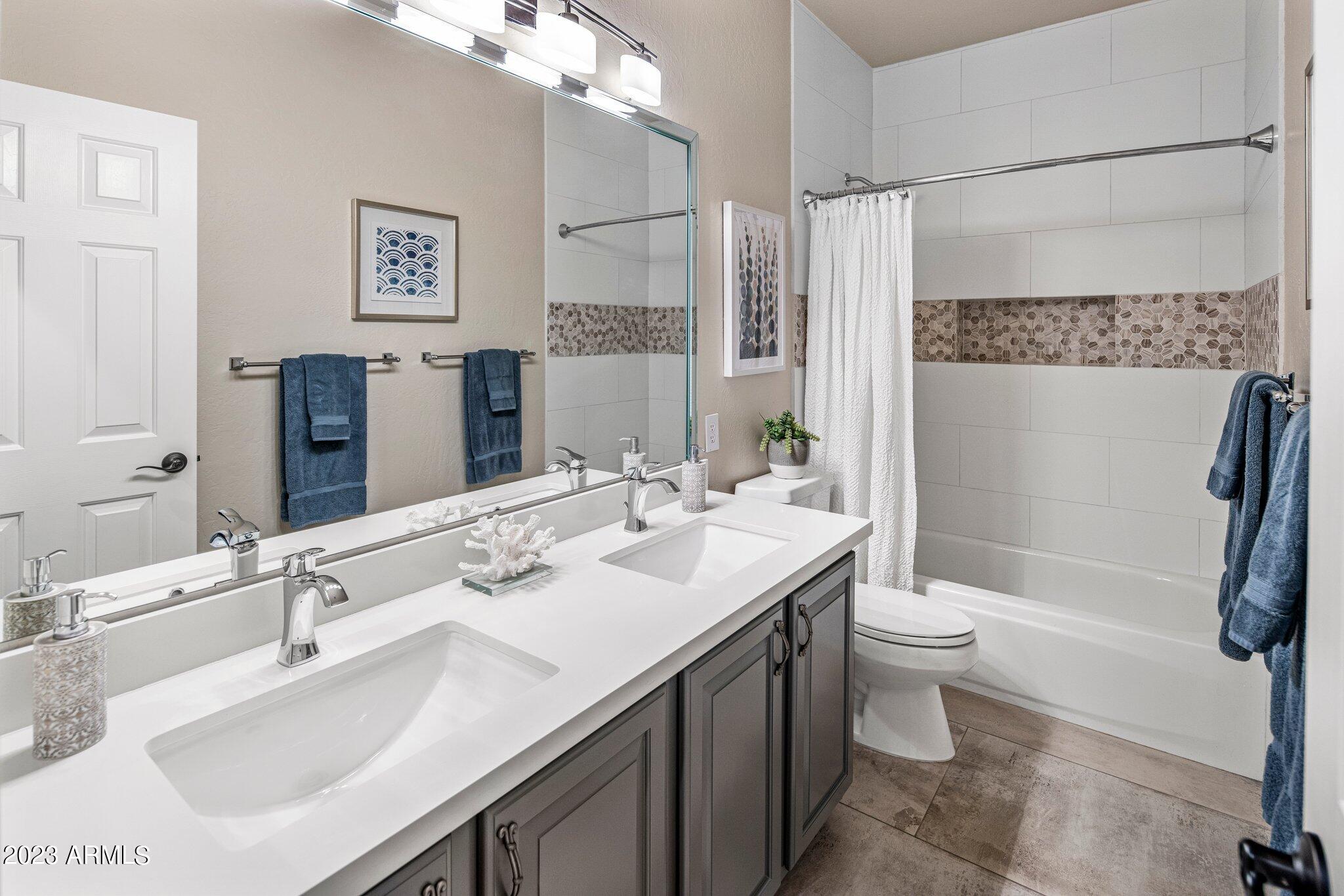 753 E DESERT FLOWER Lane