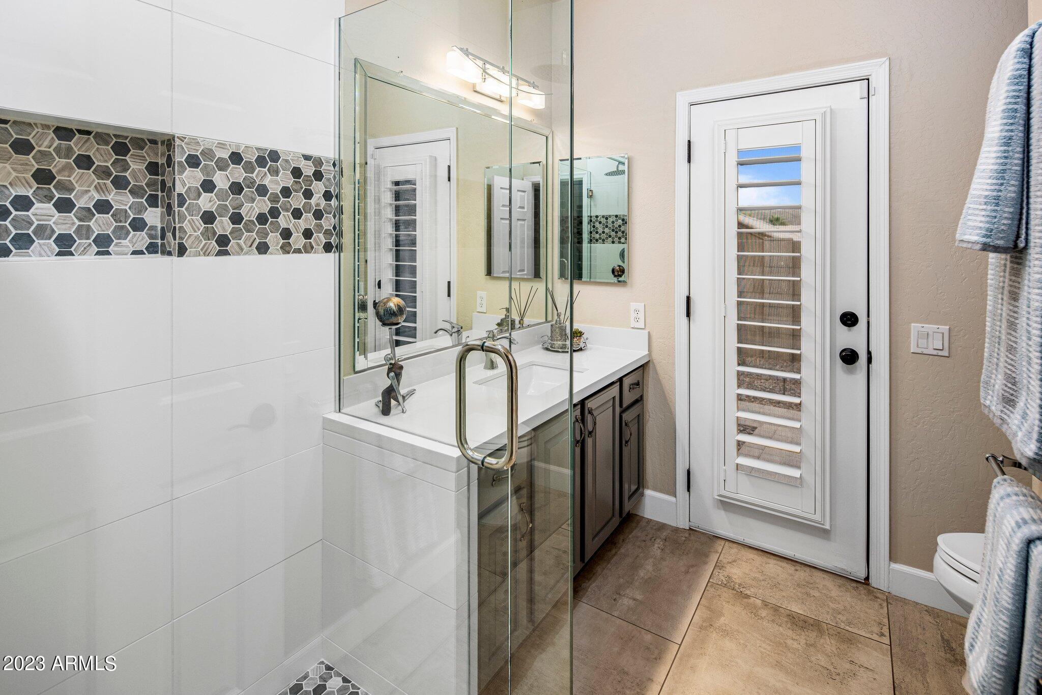 753 E DESERT FLOWER Lane