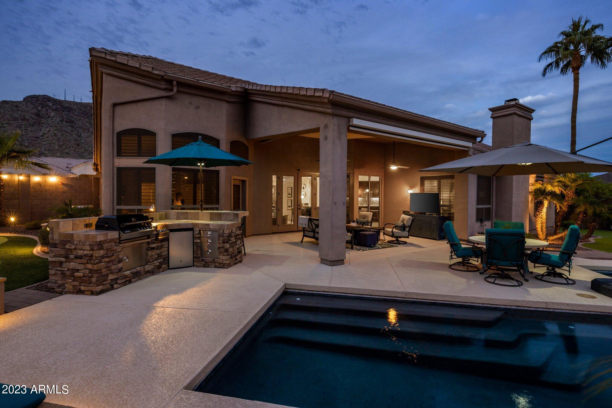 753 E DESERT FLOWER Lane