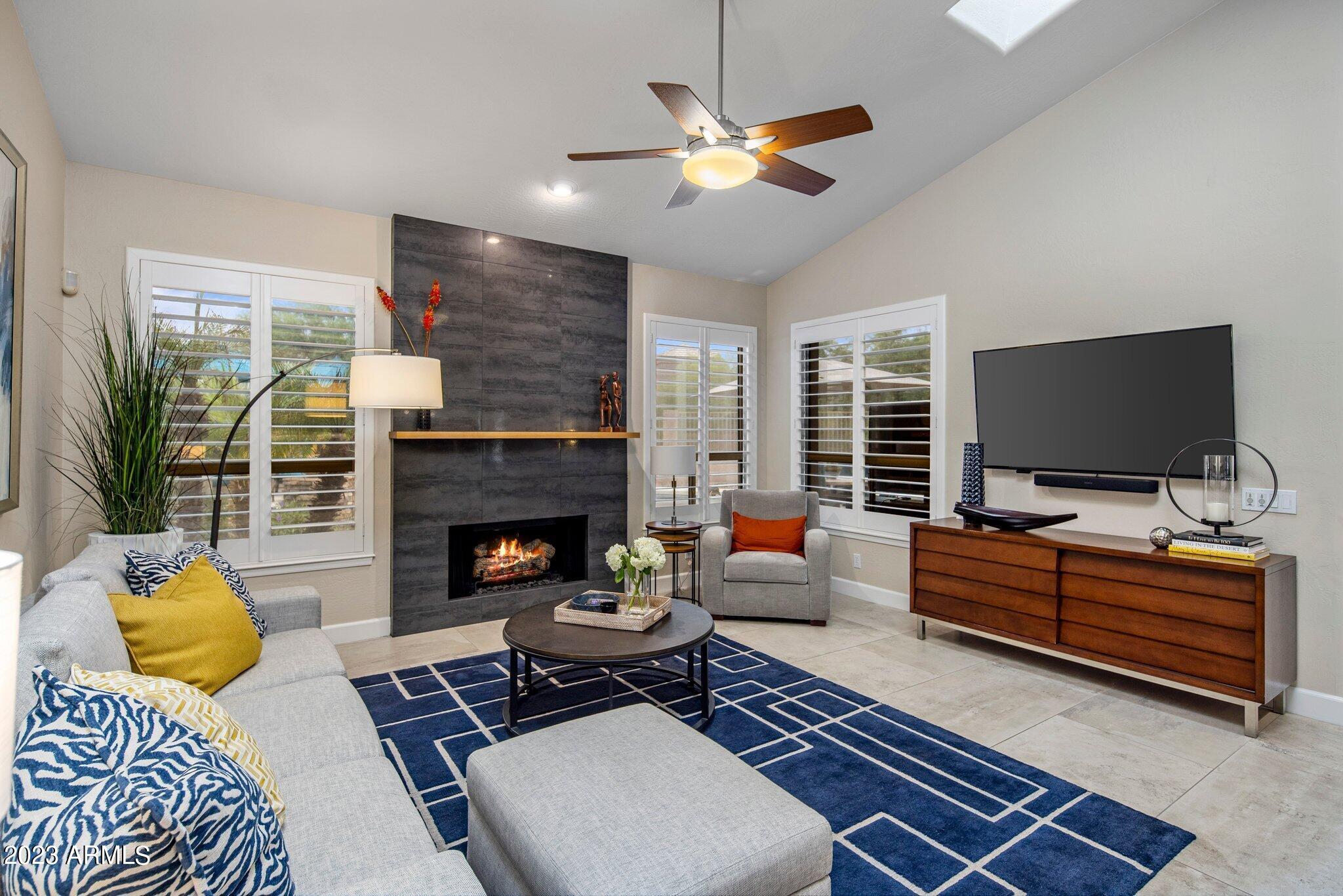 753 E DESERT FLOWER Lane