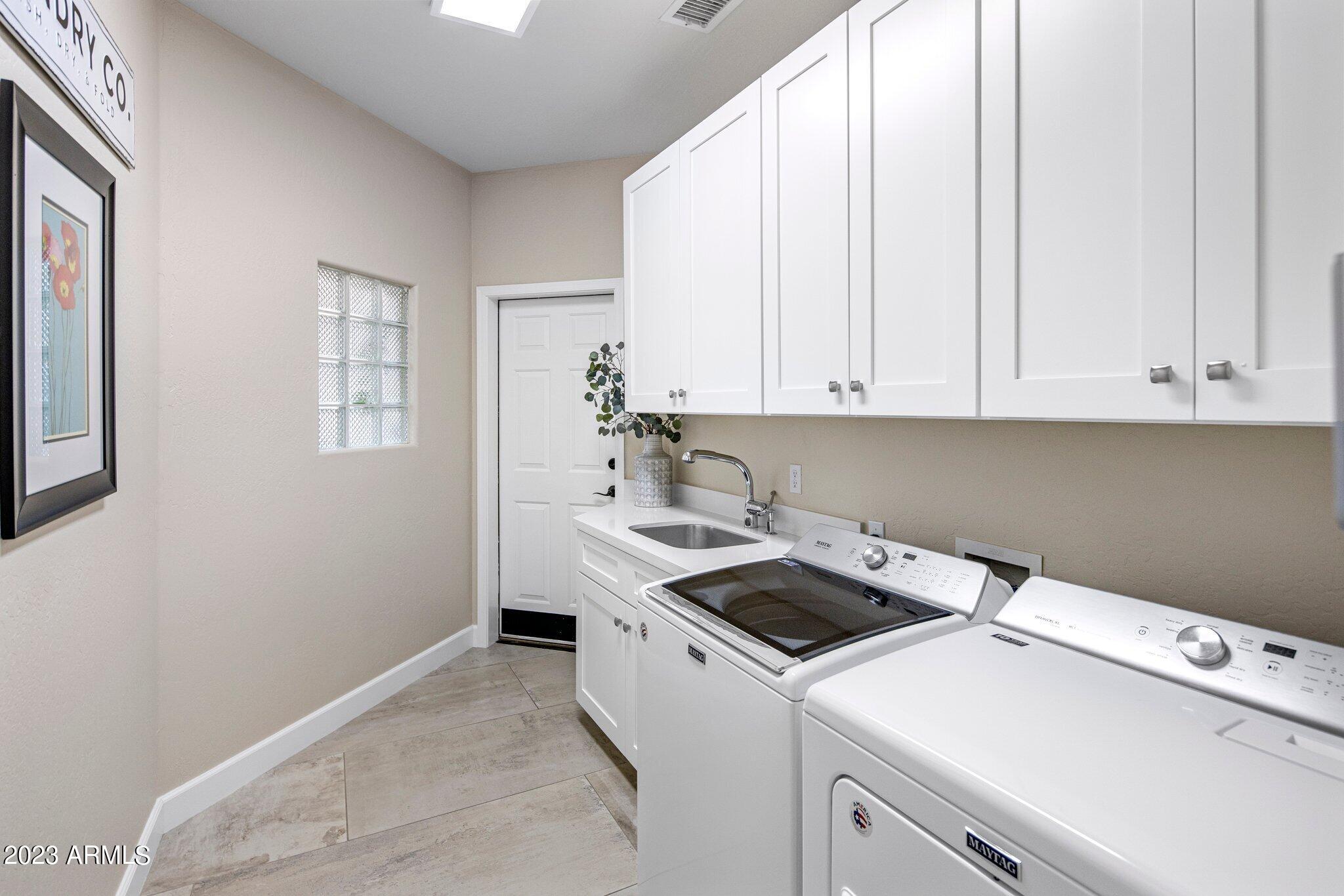 753 E DESERT FLOWER Lane