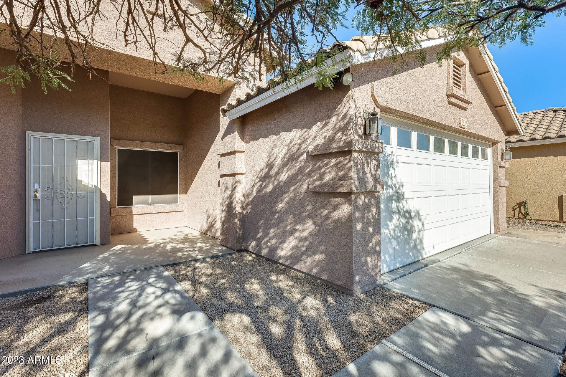 6532 W GROSS Avenue