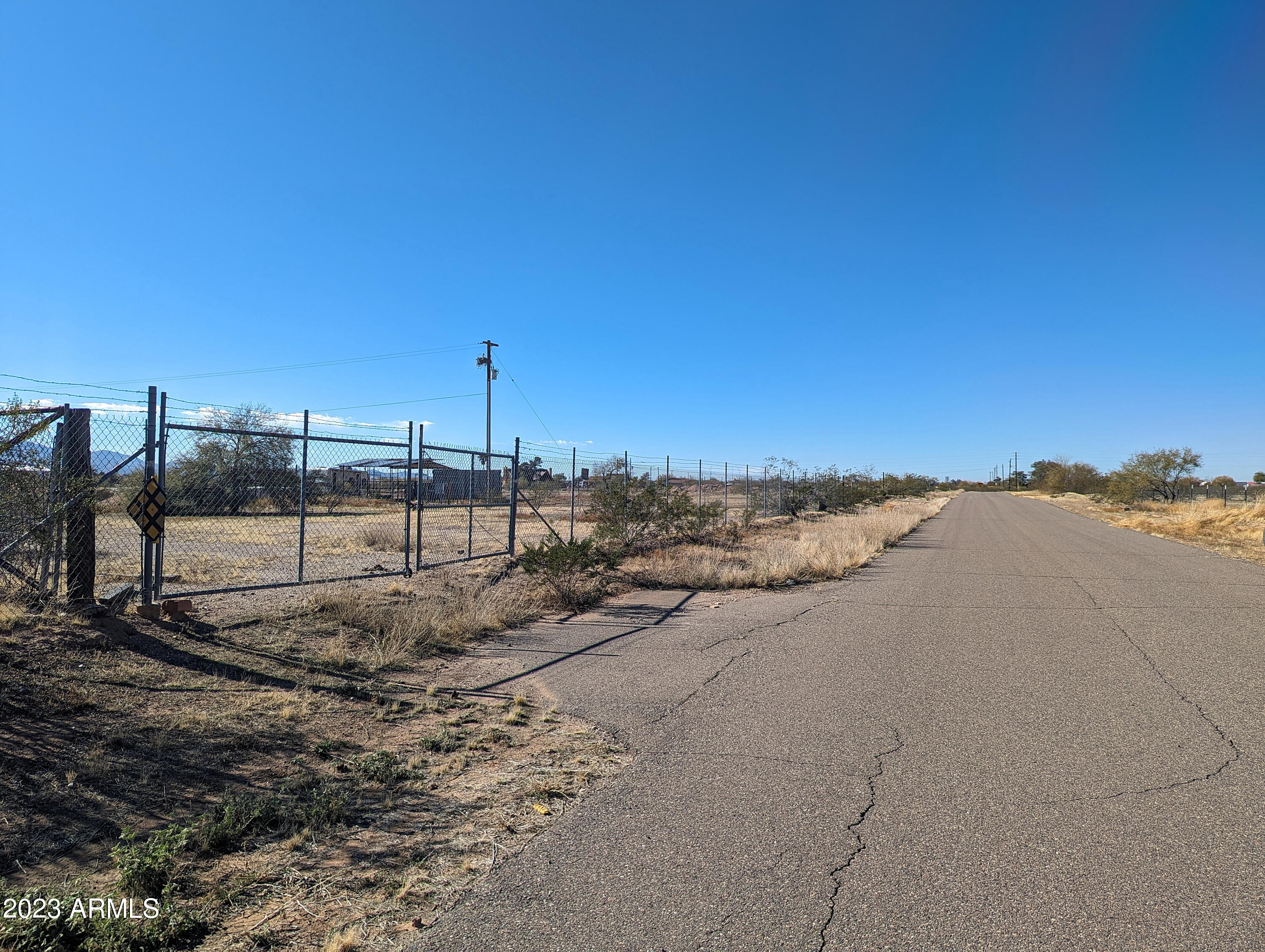 19149 W ROADRUNNER Road, -
